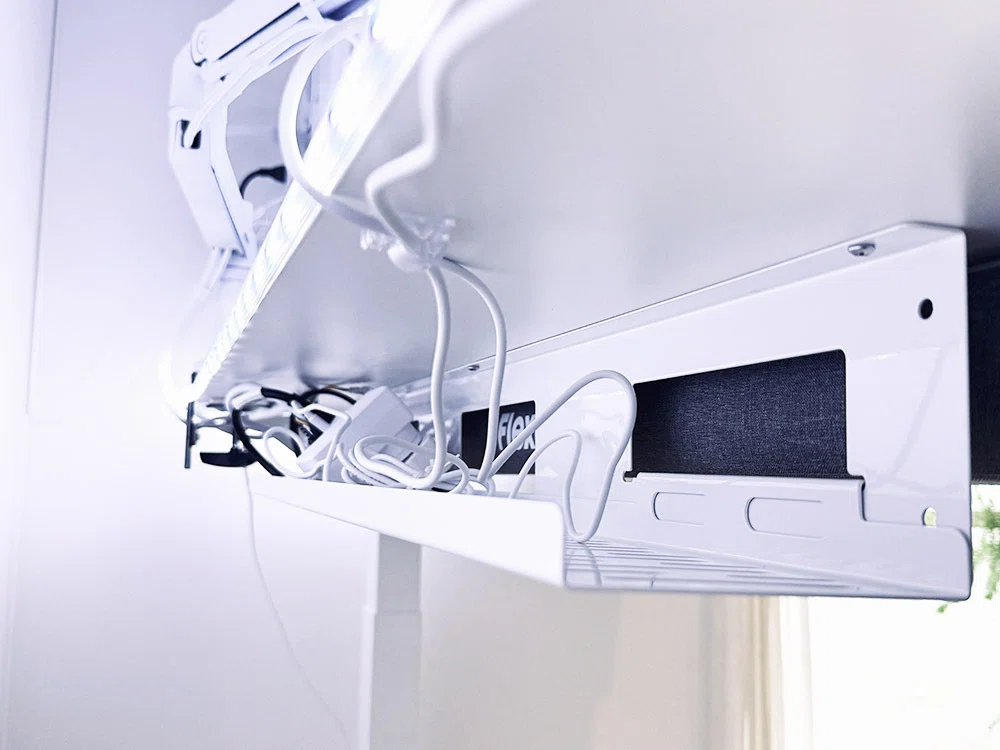 Long-term Review] Creating a White Desk Setup with the FlexiSpot