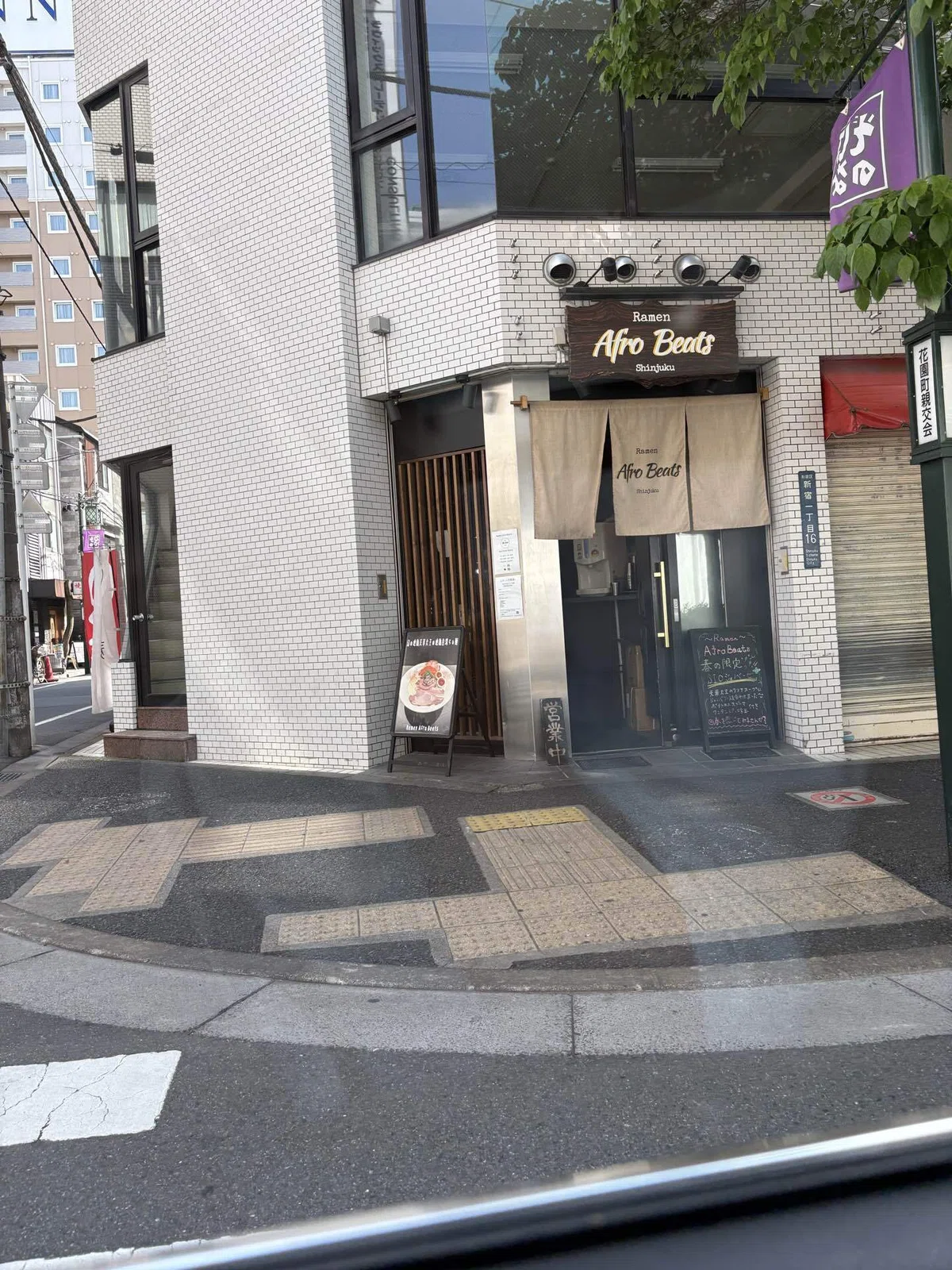[0-minute wait] The frothy chicken paitan is a work of art. Enjoy an ...