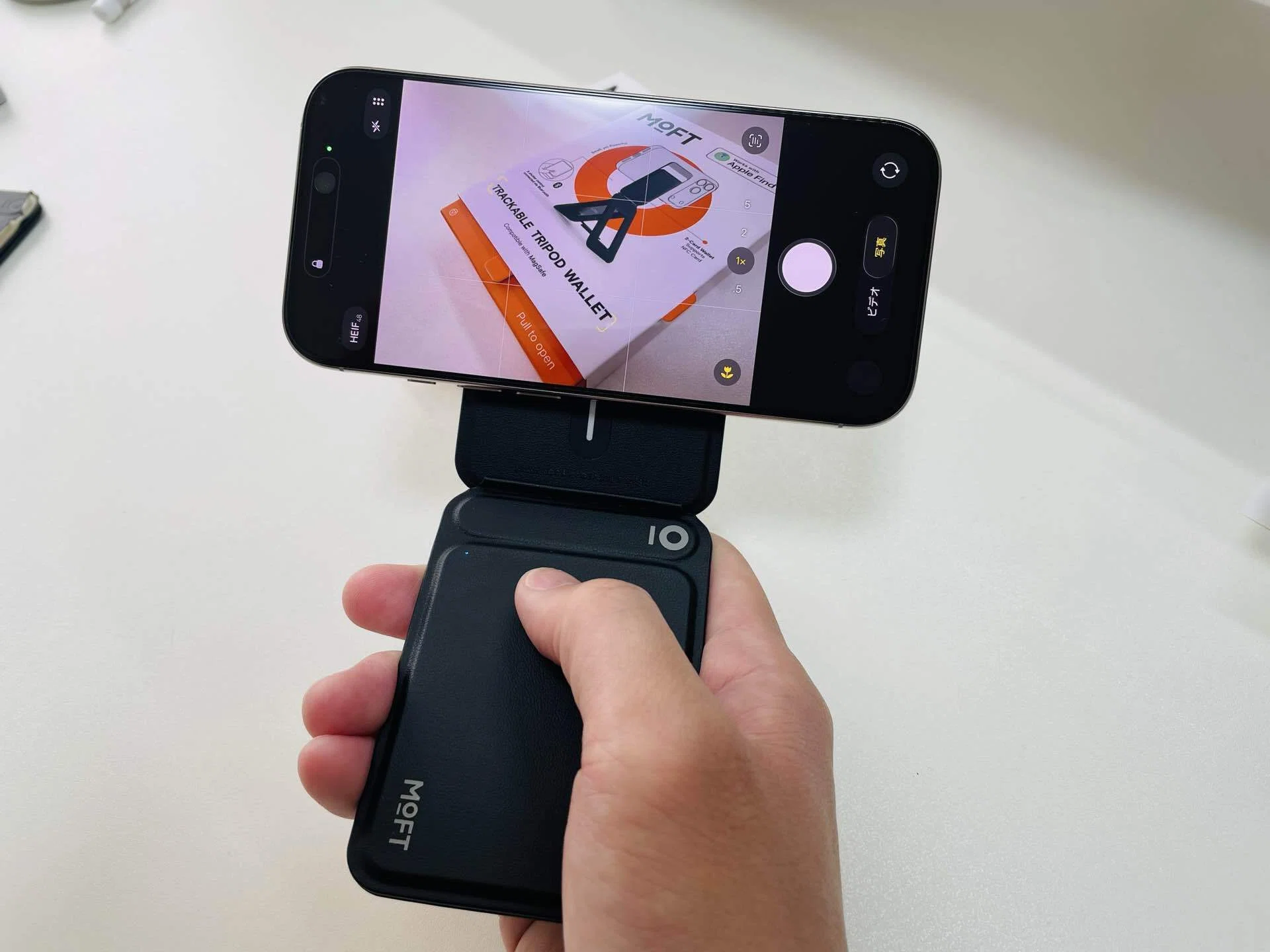 スマホスタンドにシャッターボタンが付いたら、思った以上に便利だった 