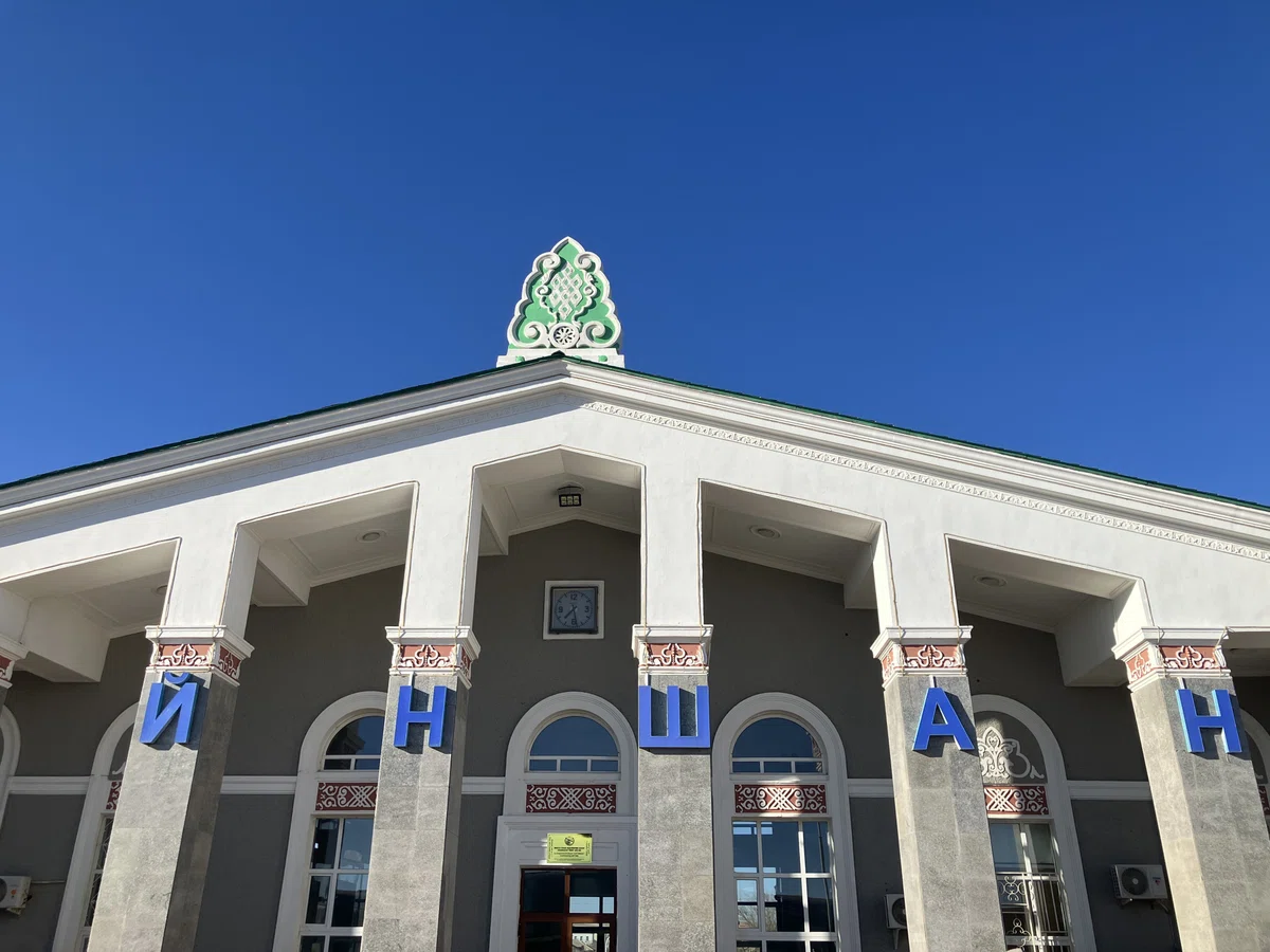 サインシャンド駅 駅舎