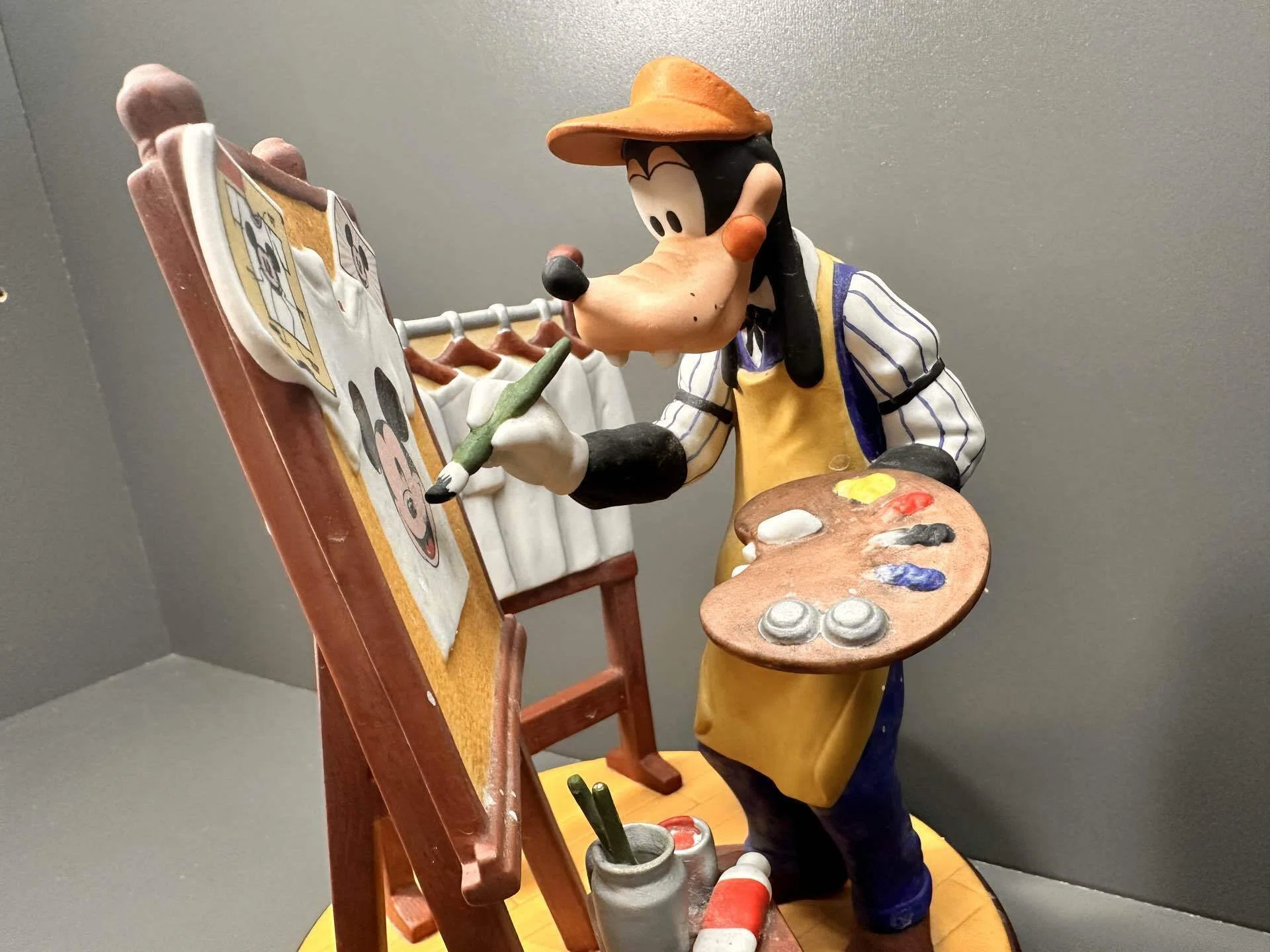 🎨グーフィーが描くミッキーTシャツ僕のコレクション棚にある、大切な