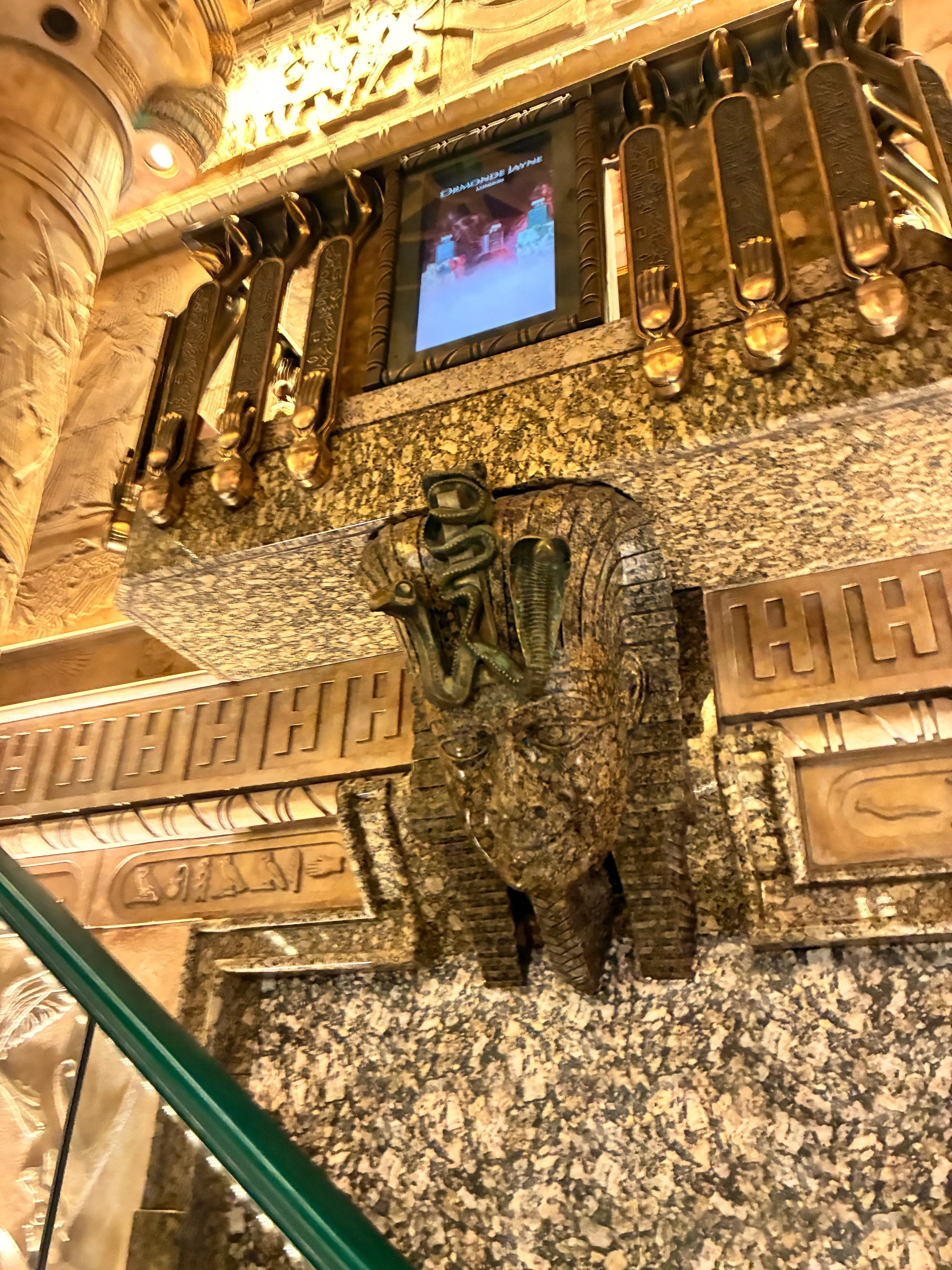 ロンドンのハロッズ🐻え、エジプト!!???｜tensi panda🐼world travel