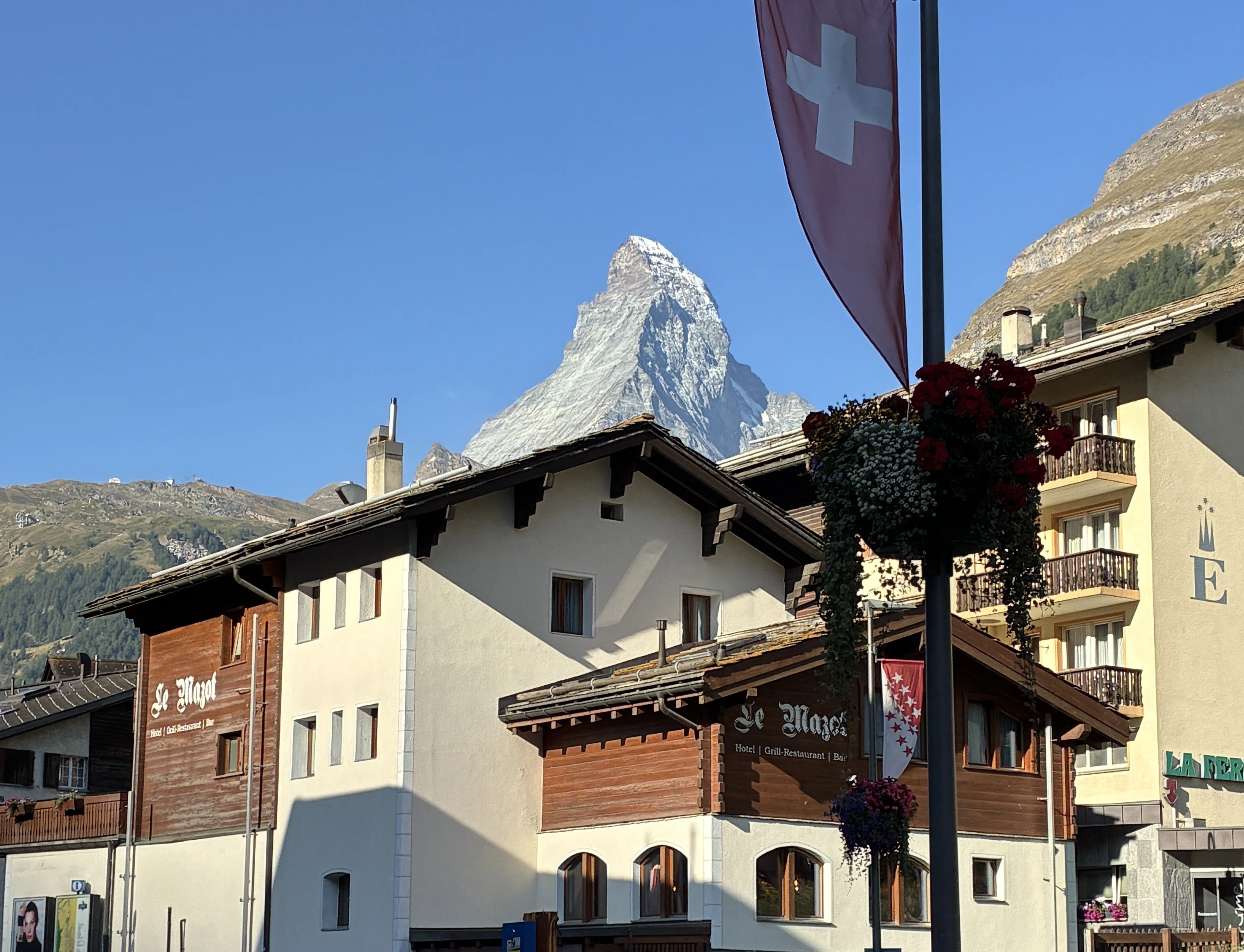 予定変更でブラウヘルトへ🏔️ | 鋭い角度のマッターホルン（スイス