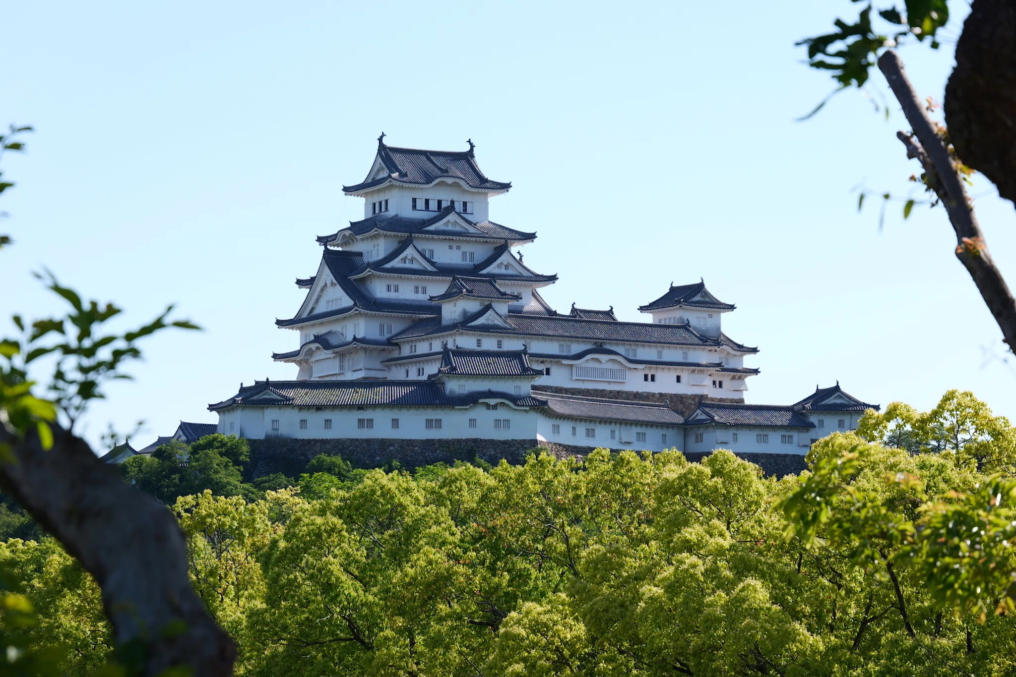 姫路城は、見る場所で別の城になる。 南だけ見て帰るのは