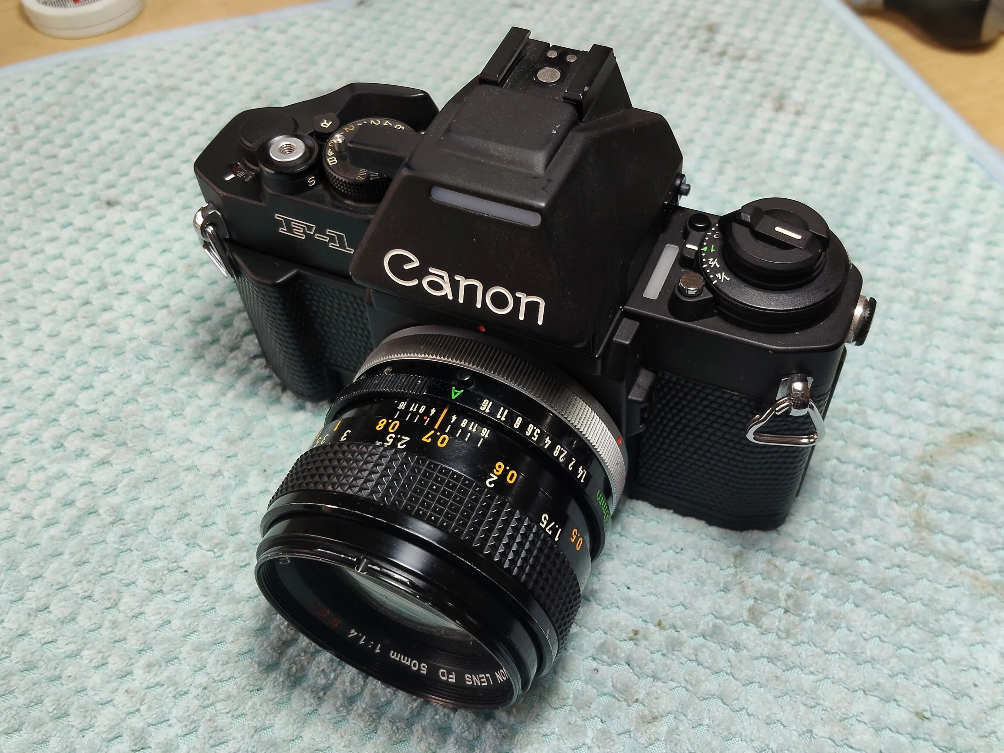 Canon New F-1 トップカバー分解｜フィルムカメラ修理のアクアカメラ