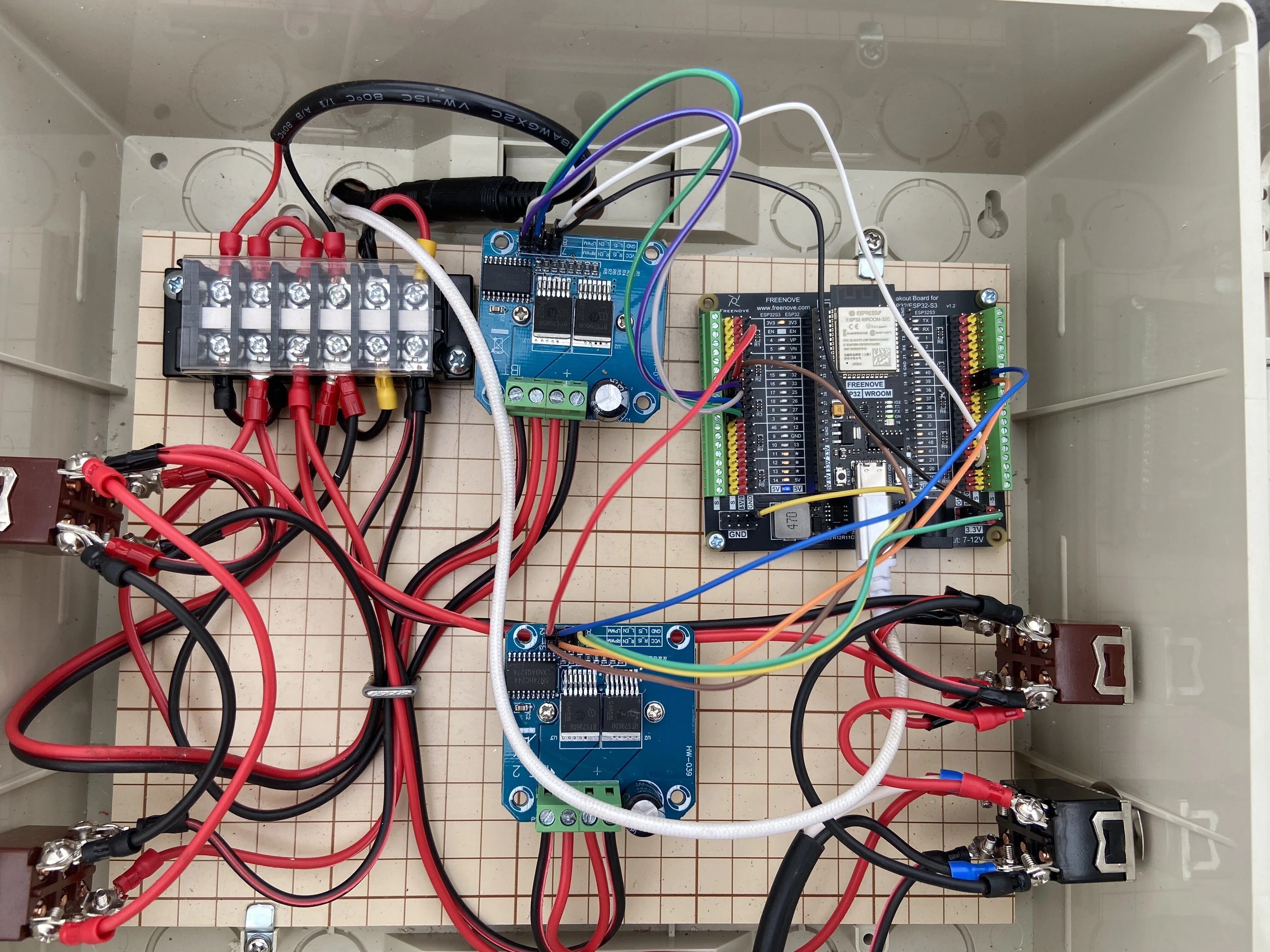 I tried making parts for the field with a 3D printer without