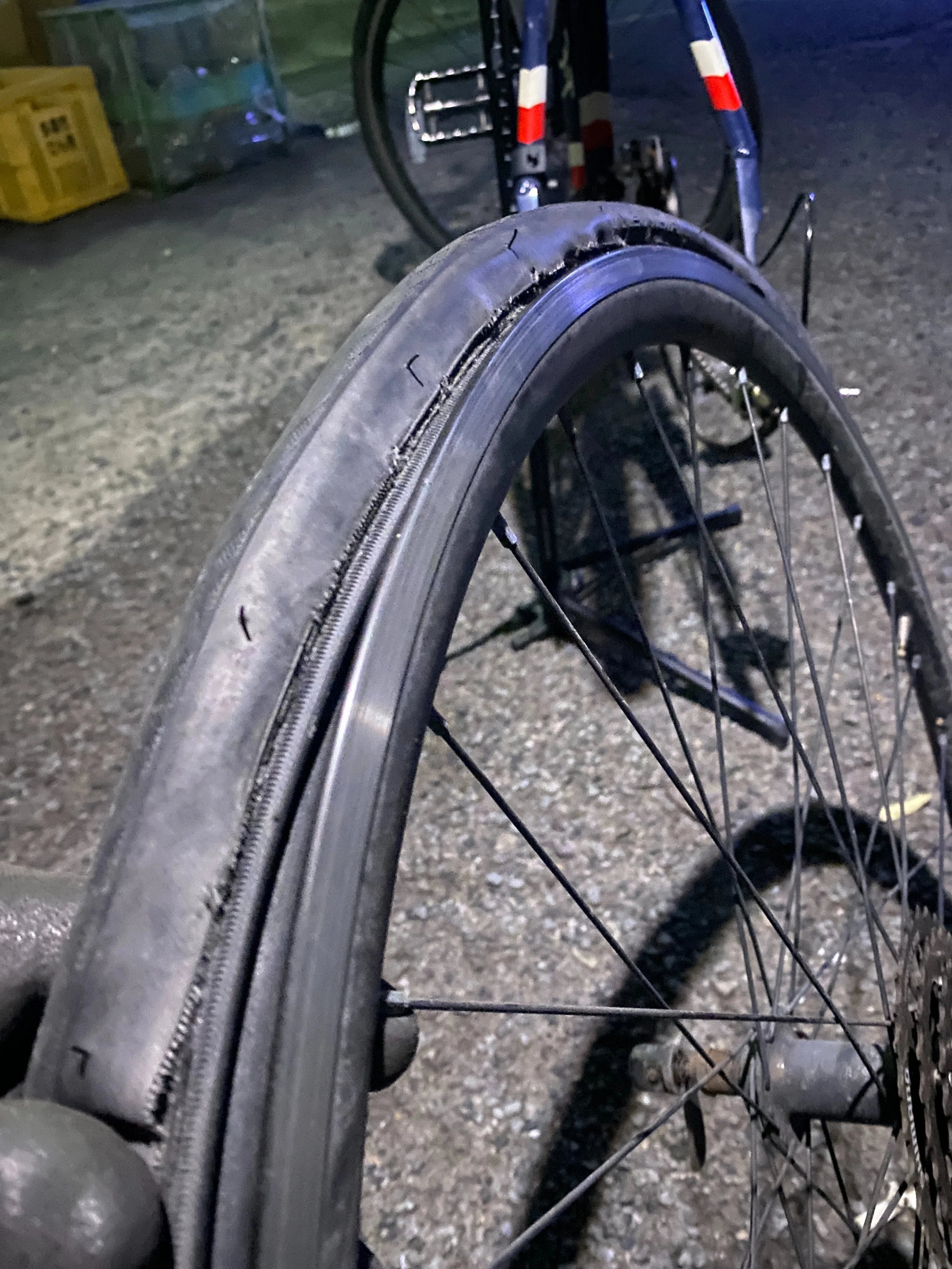 多摩市南野｜通学クロスバイク 後輪タイヤ交換事例】｜自転車出張修理