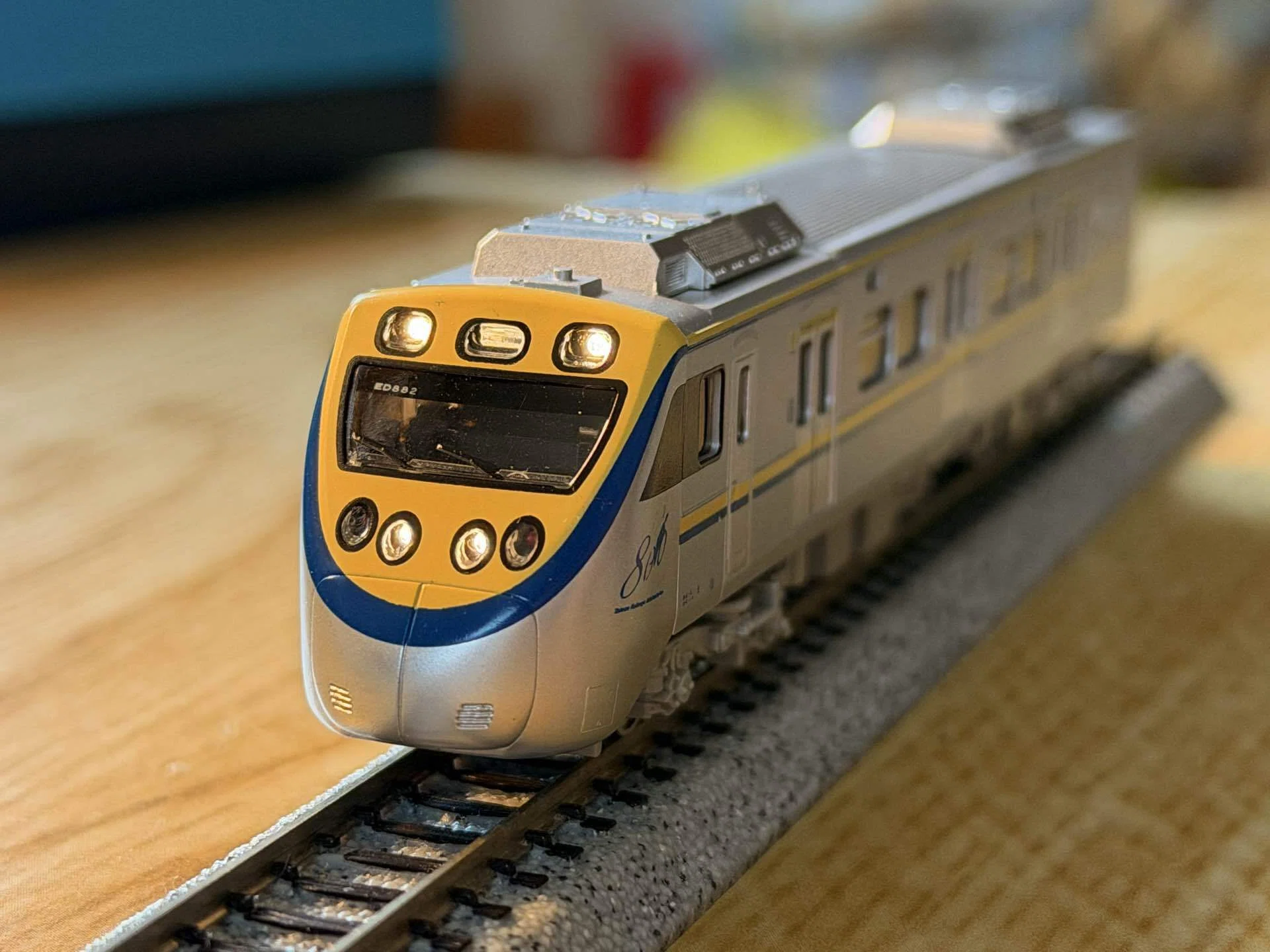 Nゲージ語り｜台湾から来た爆速通勤電車！三鶯重工「EMU800型（微笑號