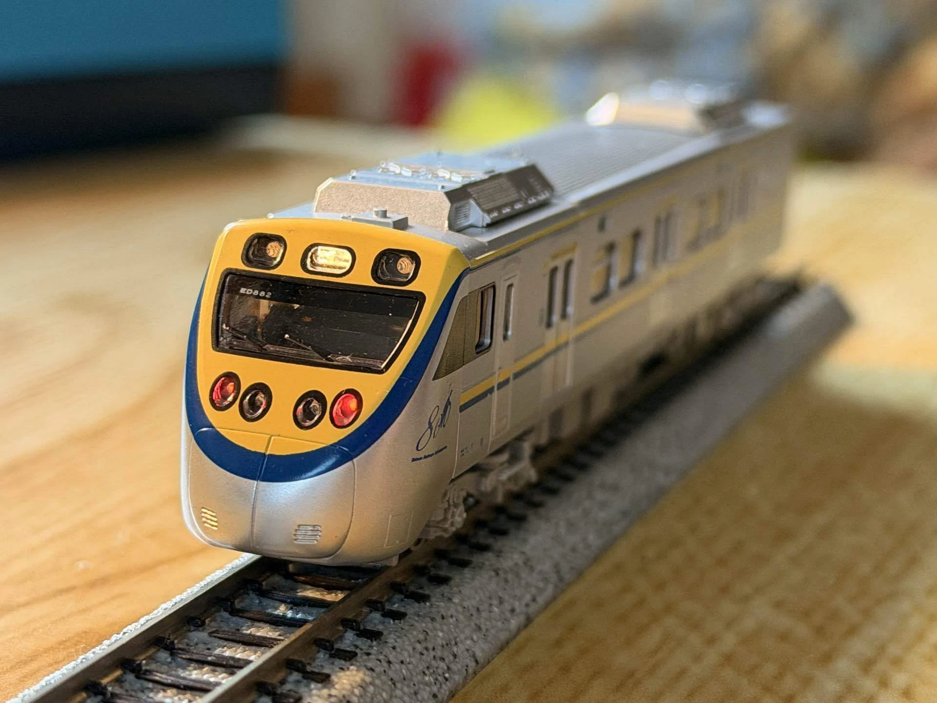 Nゲージ語り｜台湾から来た爆速通勤電車！三鶯重工「EMU800型（微笑號