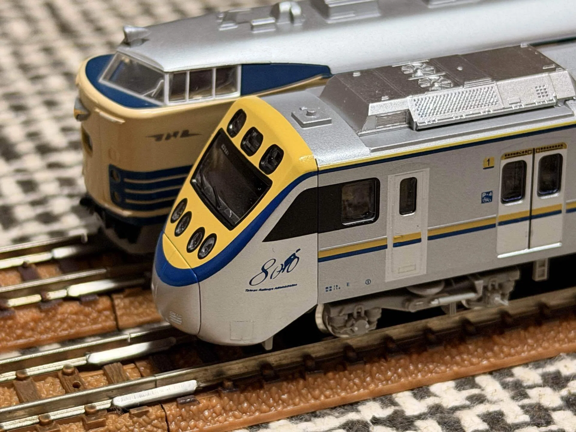 Nゲージ語り｜台湾から来た爆速通勤電車！三鶯重工「EMU800型（微笑號