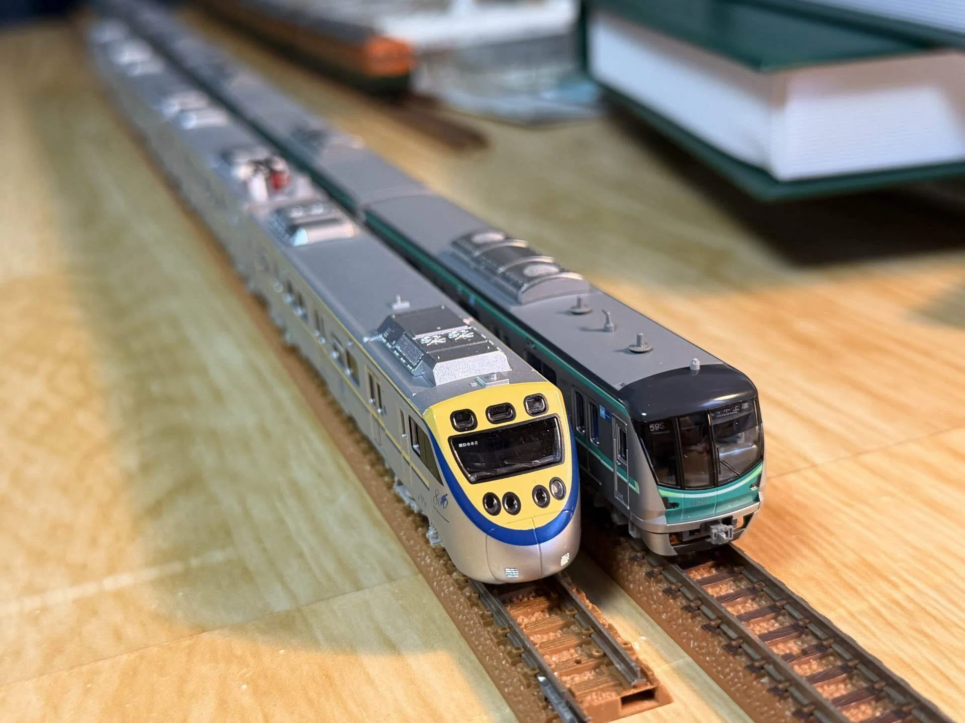 Nゲージ語り｜台湾から来た爆速通勤電車！三鶯重工「EMU800型（微笑號