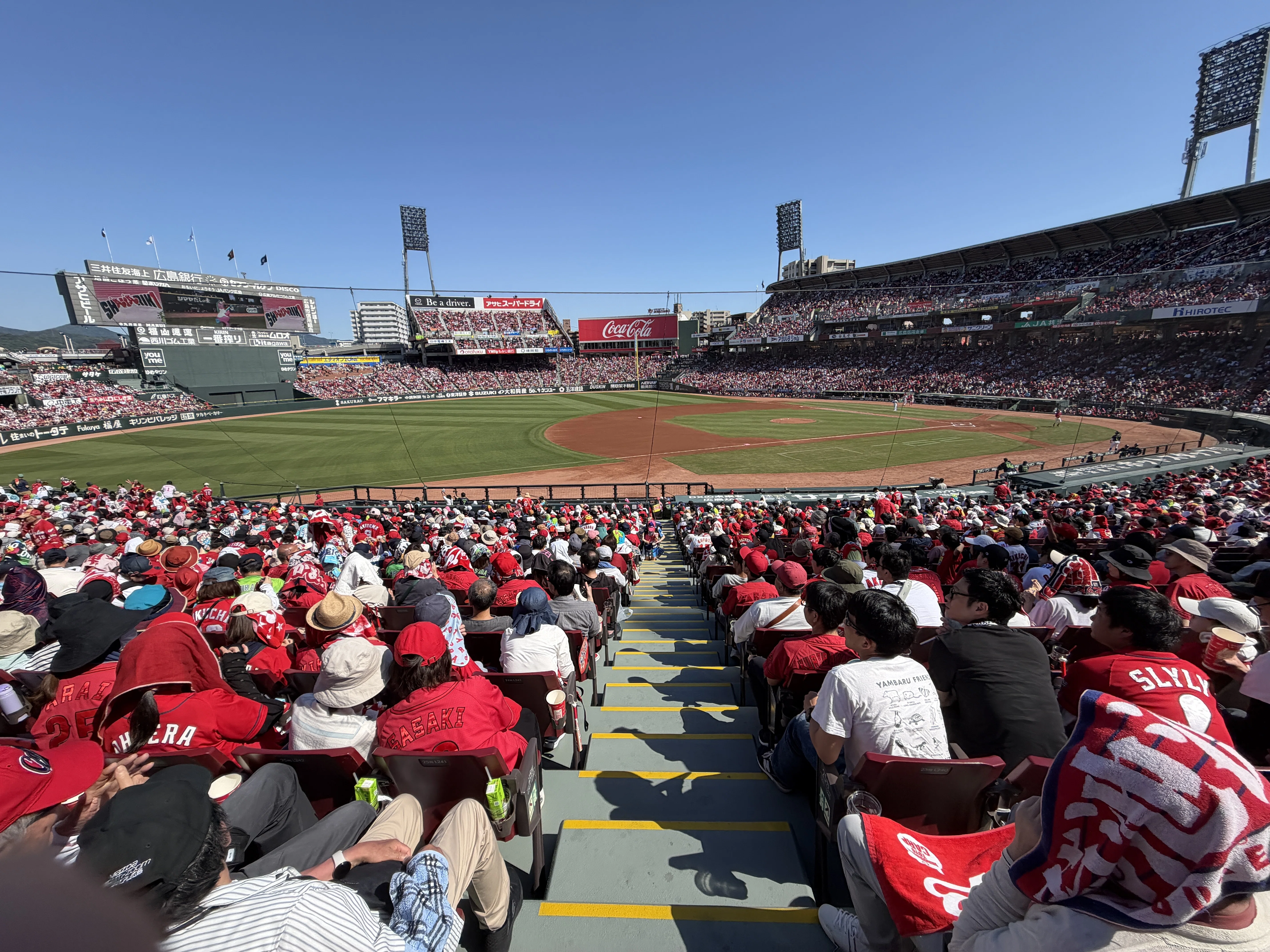 🏟️マツダスタジアム - 内野砂かぶり席（母の日でした） -｜長畑ひろのり