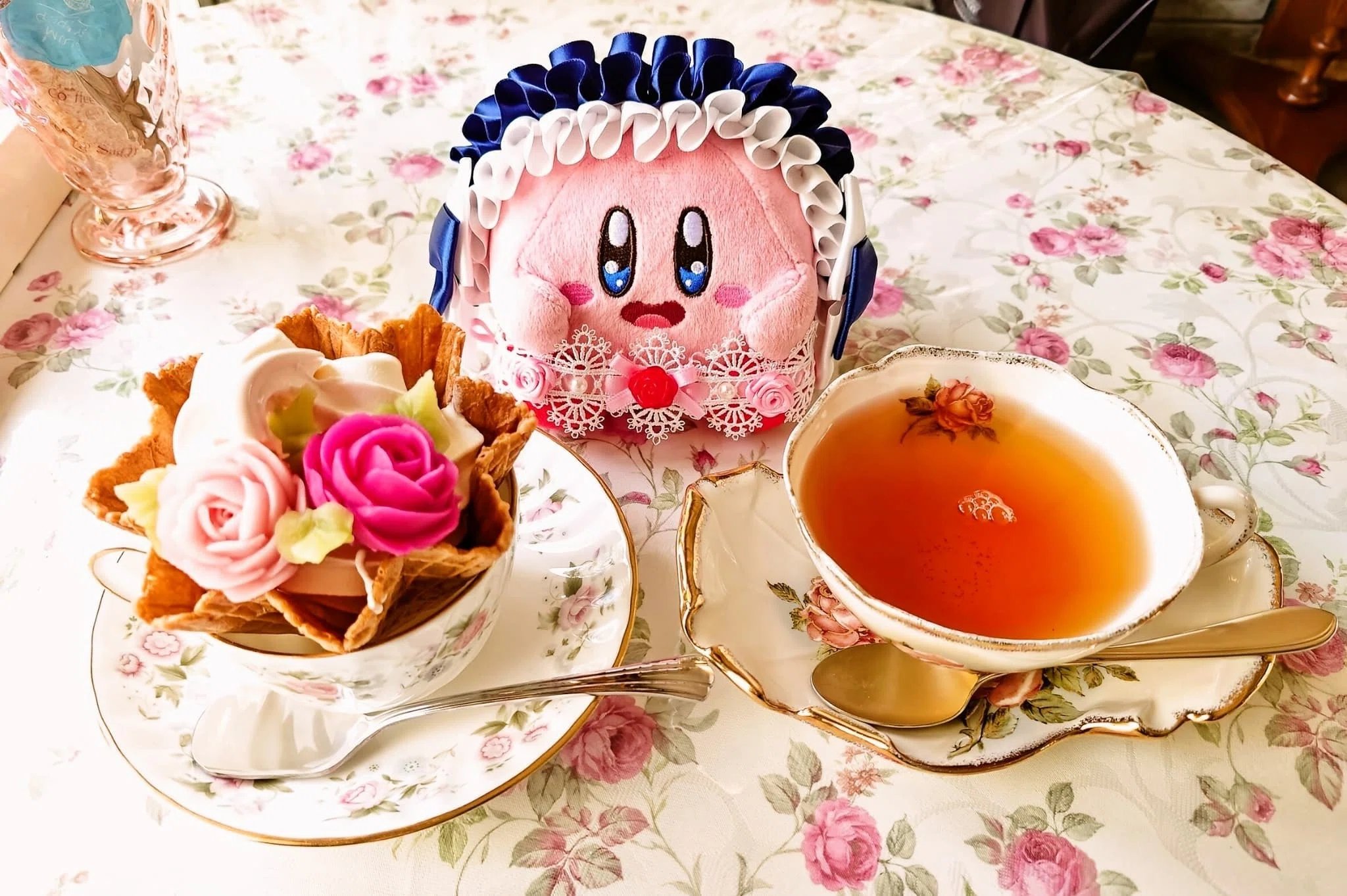 乙女心を刺激するローズガーデンの洋館で、珠玉の薔薇スイーツを