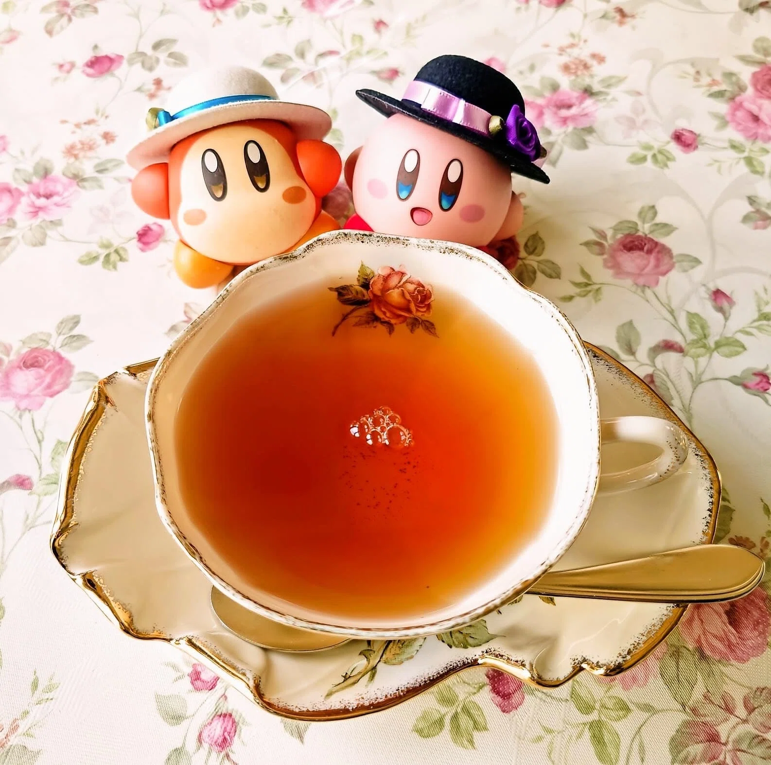 乙女心を刺激するローズガーデンの洋館で、珠玉の薔薇スイーツを
