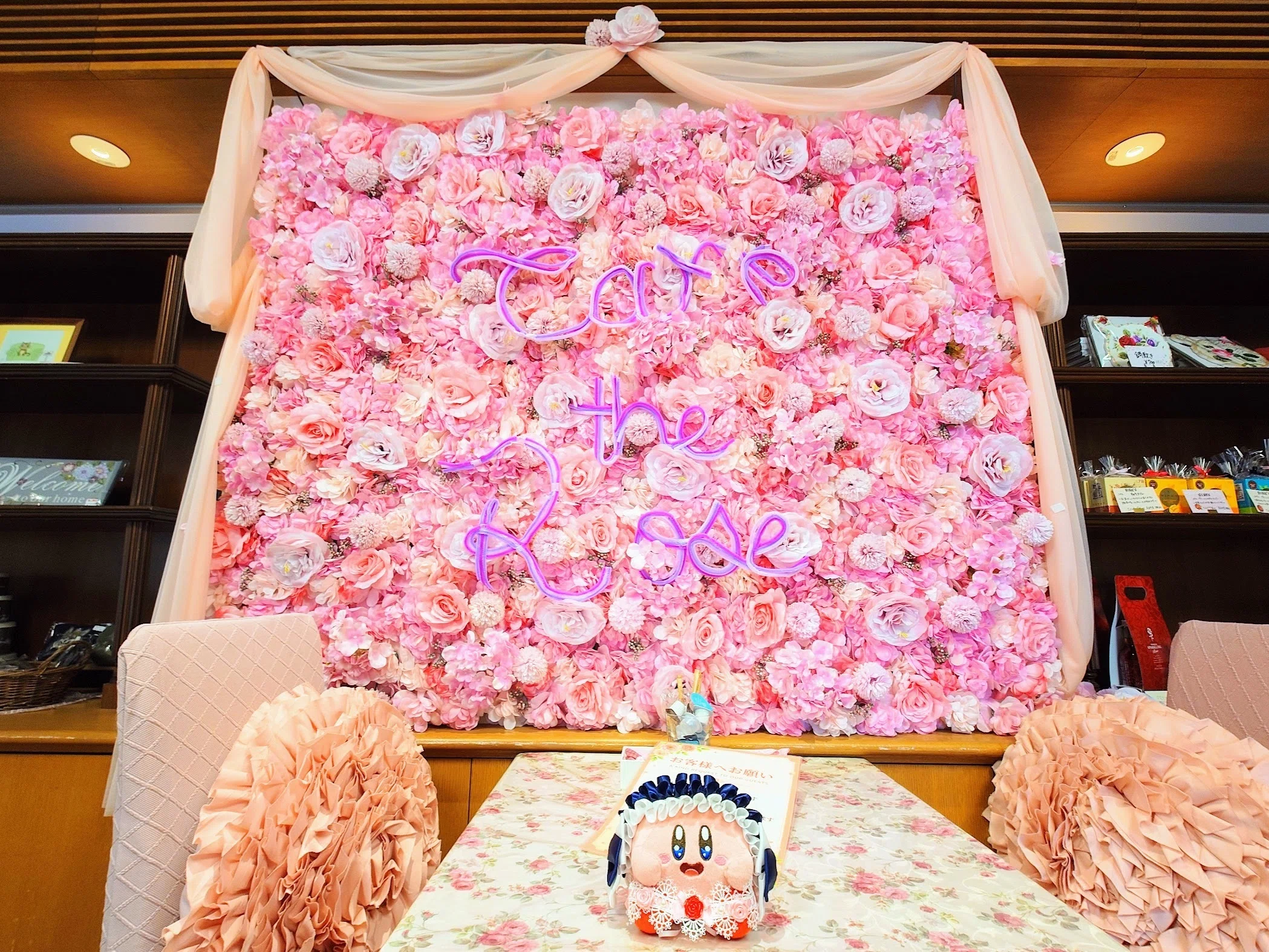乙女心を刺激するローズガーデンの洋館で、珠玉の薔薇スイーツを