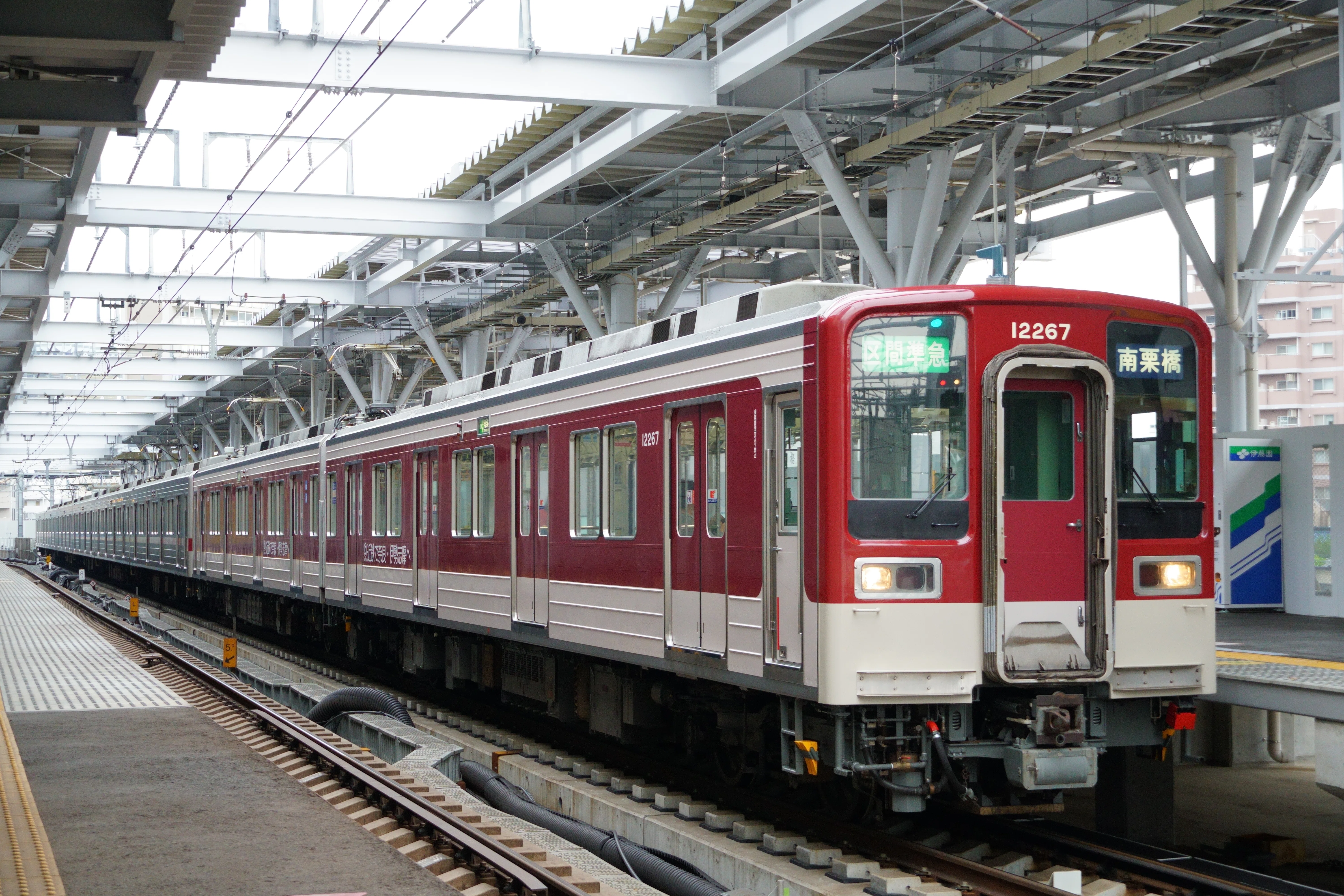 東武の電車が近鉄カラーに スカイツリーのお膝元で撮る｜サロ201