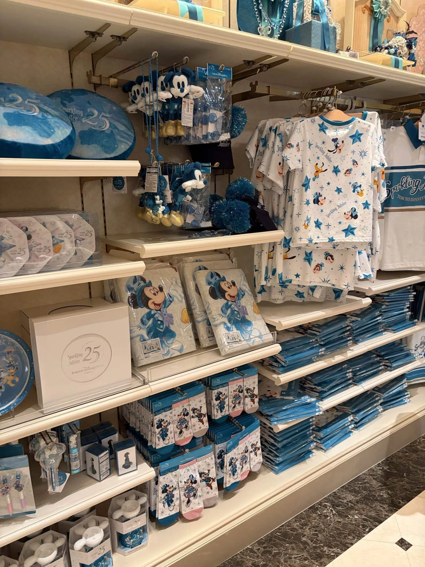 ディズニーランドホテルで買えるものをのぞいてきました｜Ao｜ゆるく