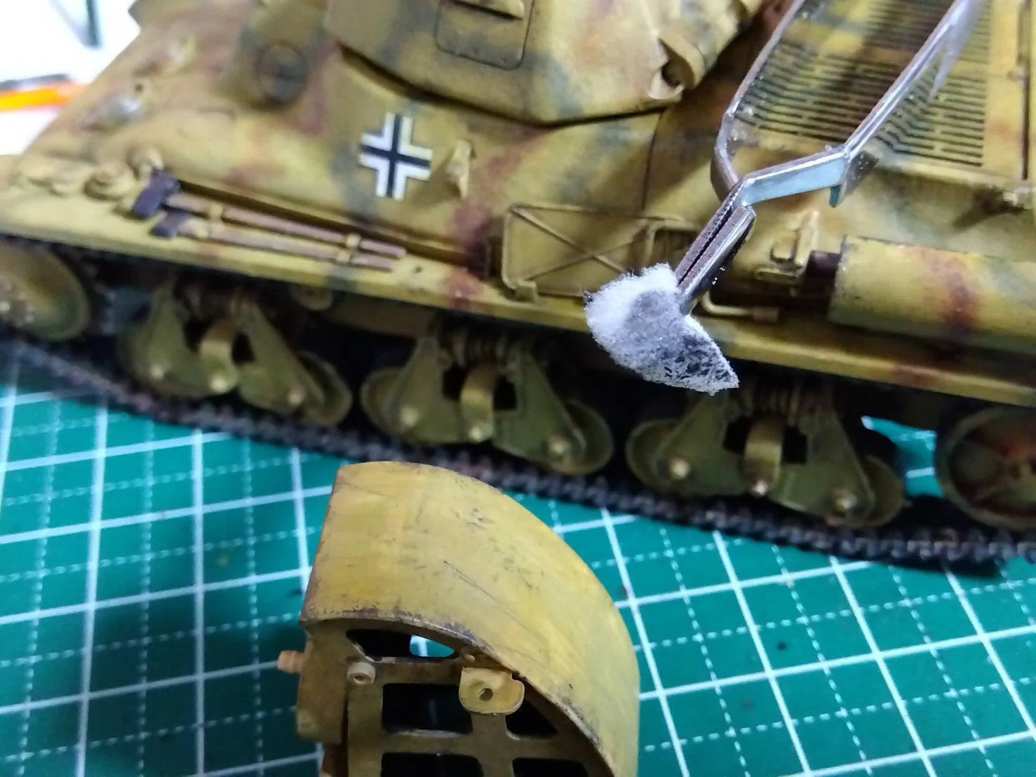 フランス軽戦車H39（タミヤ1/35 ）#5～どんどんできちゃうよ｜はりす筆