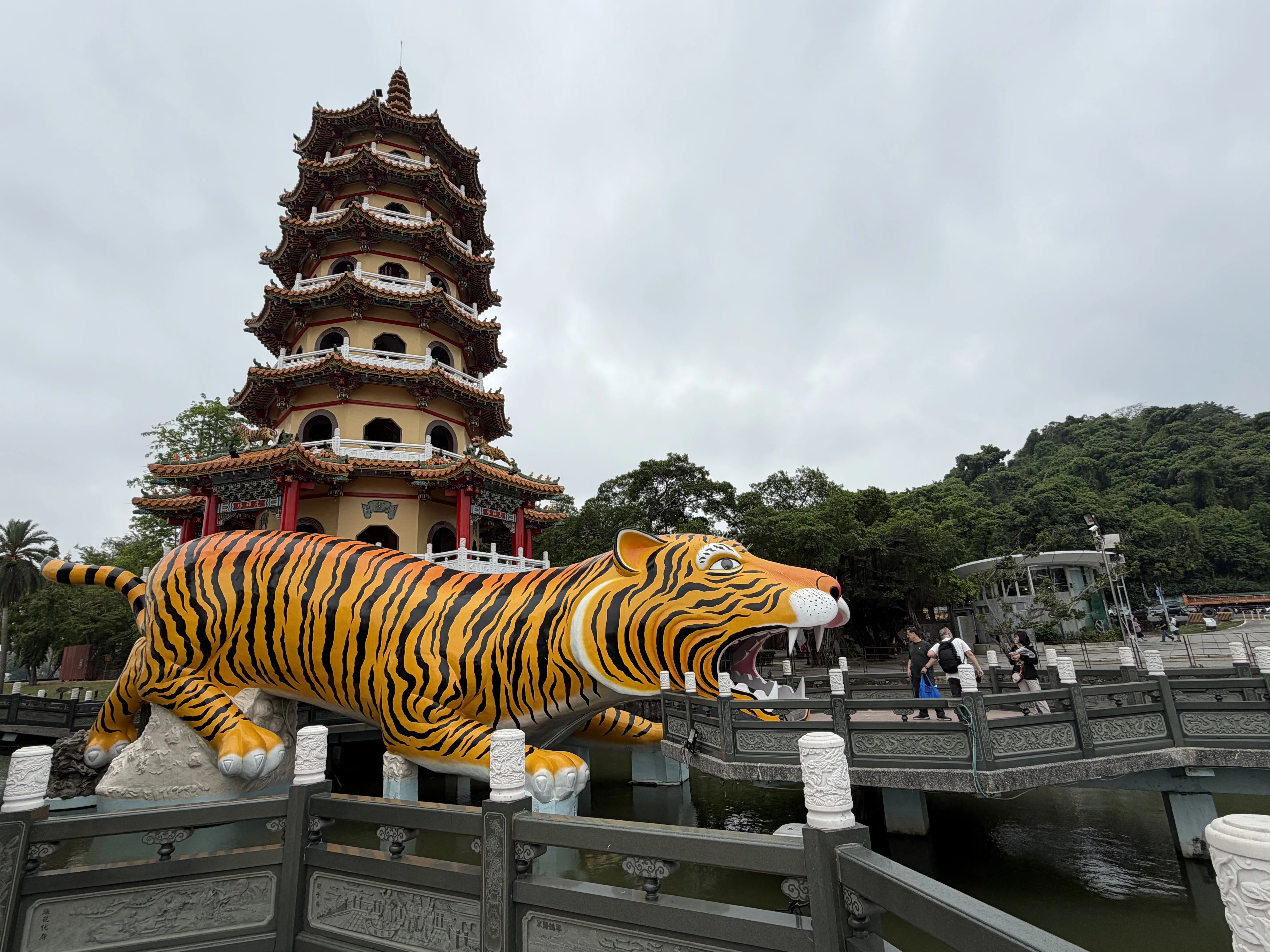 出不精旅日記 台湾 2026.4.24⑥ 龍と虎｜青柳寧子