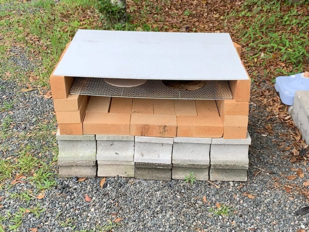 庭に1万円ちょいで作るピザ窯兼BBQ台｜ブロックとレンガで作るDIY手順 