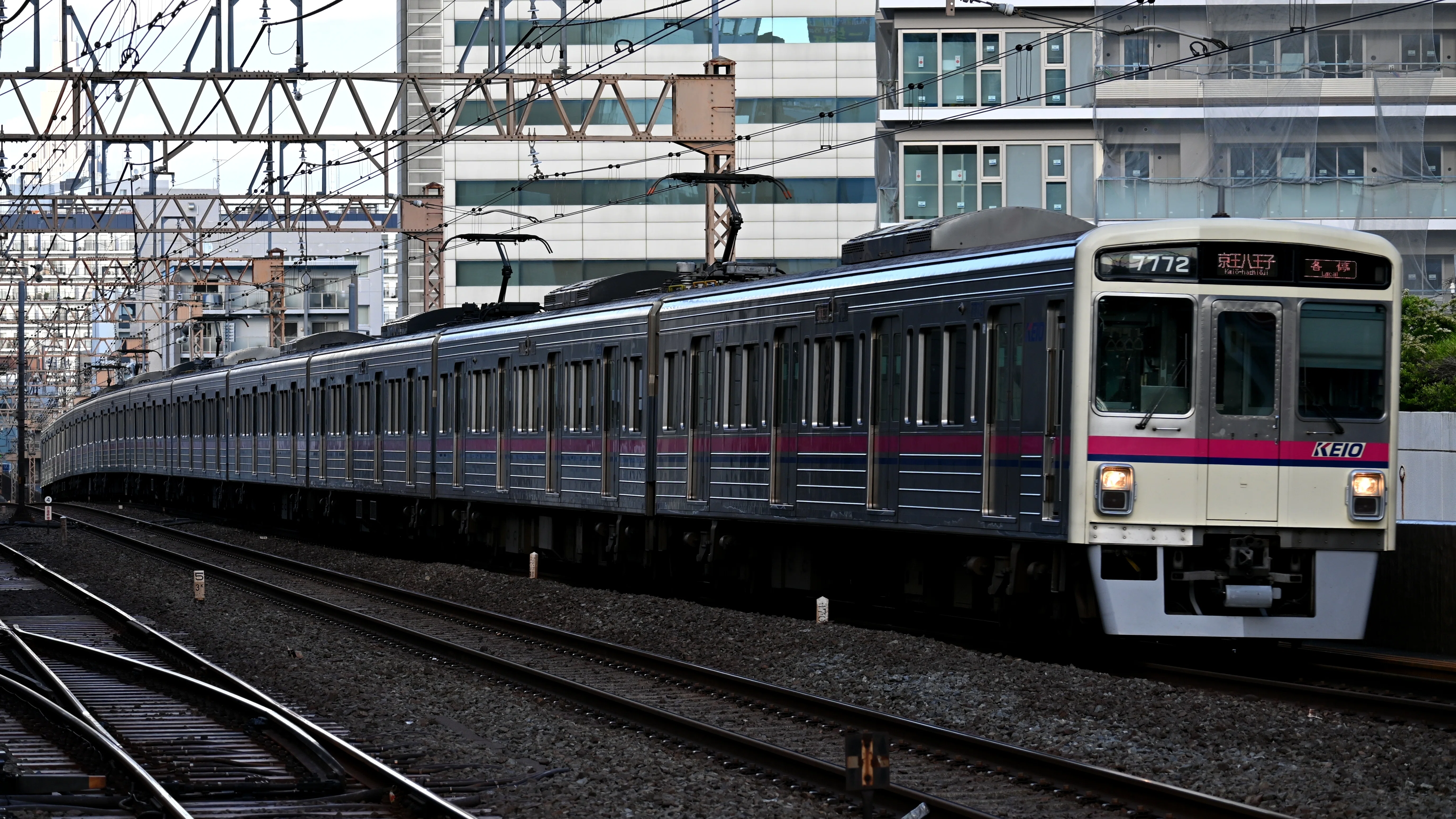 京王7000系復刻塗装・8000系高尾山トレインを「陣馬・高尾」HM付きで