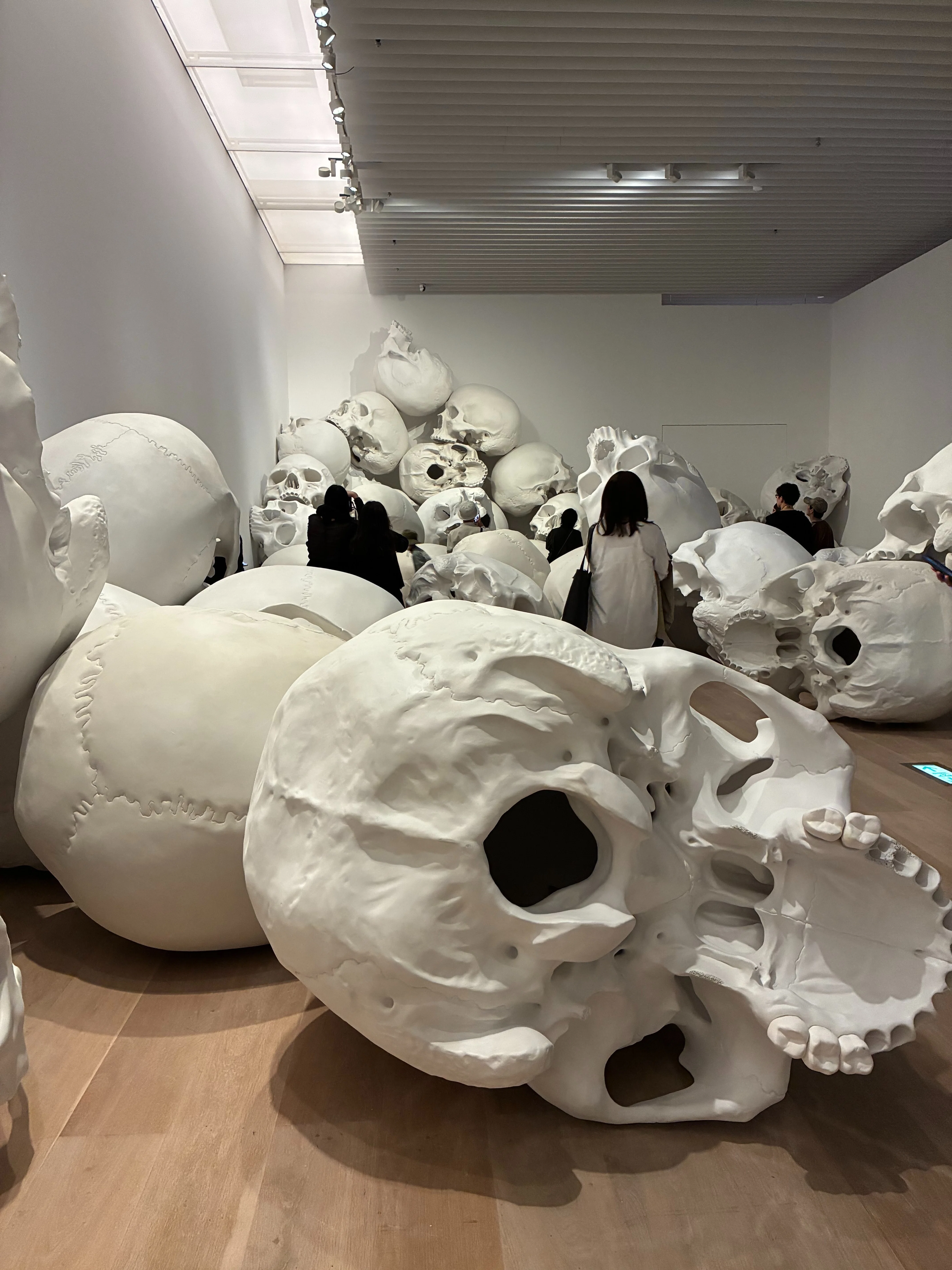 ロン・ミュエク」展 人は決して”マス（mass＝大量）”ではない｜katie
