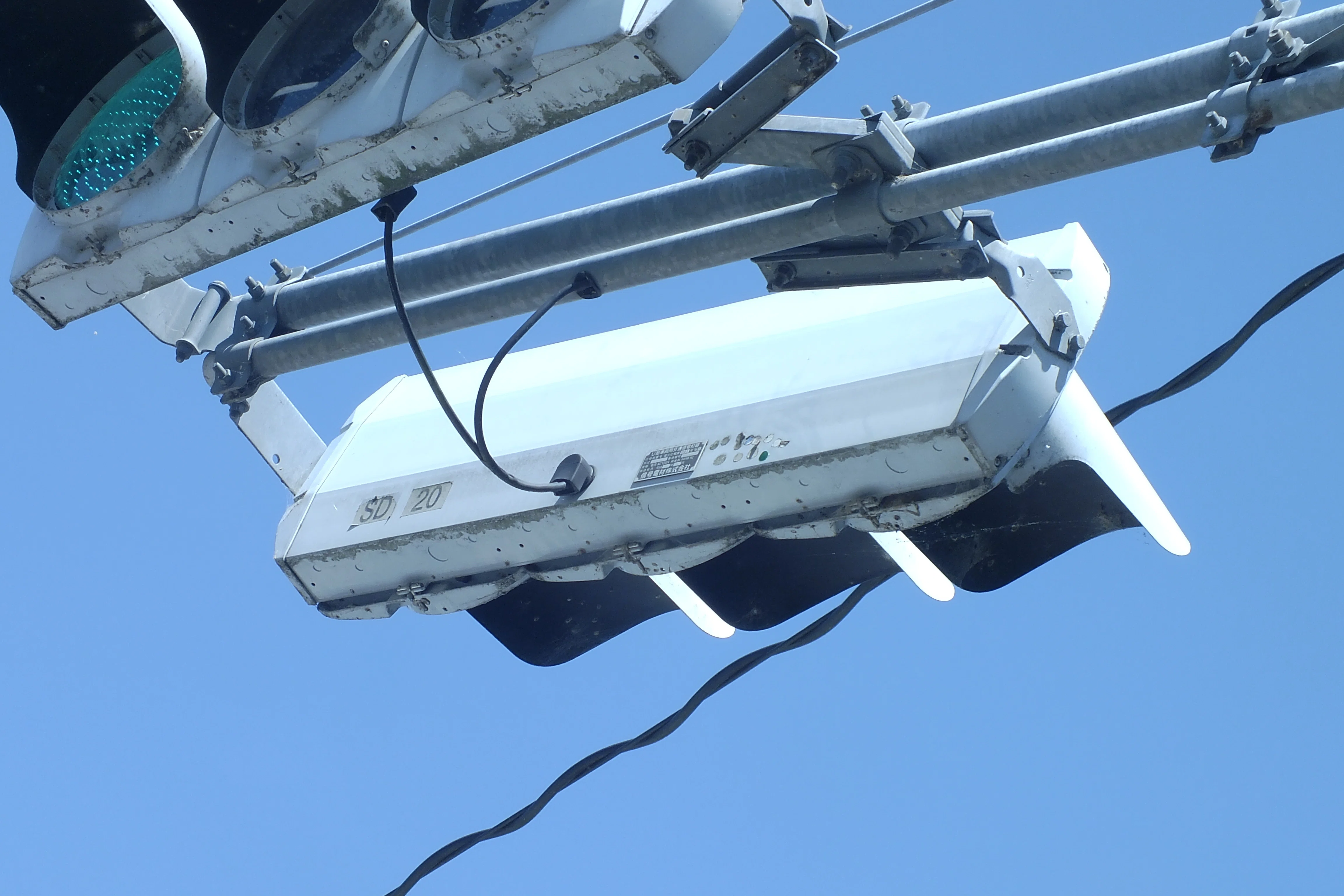 K21-396】熊谷市野原にある信号電材薄型素子型ユニット通常フードと