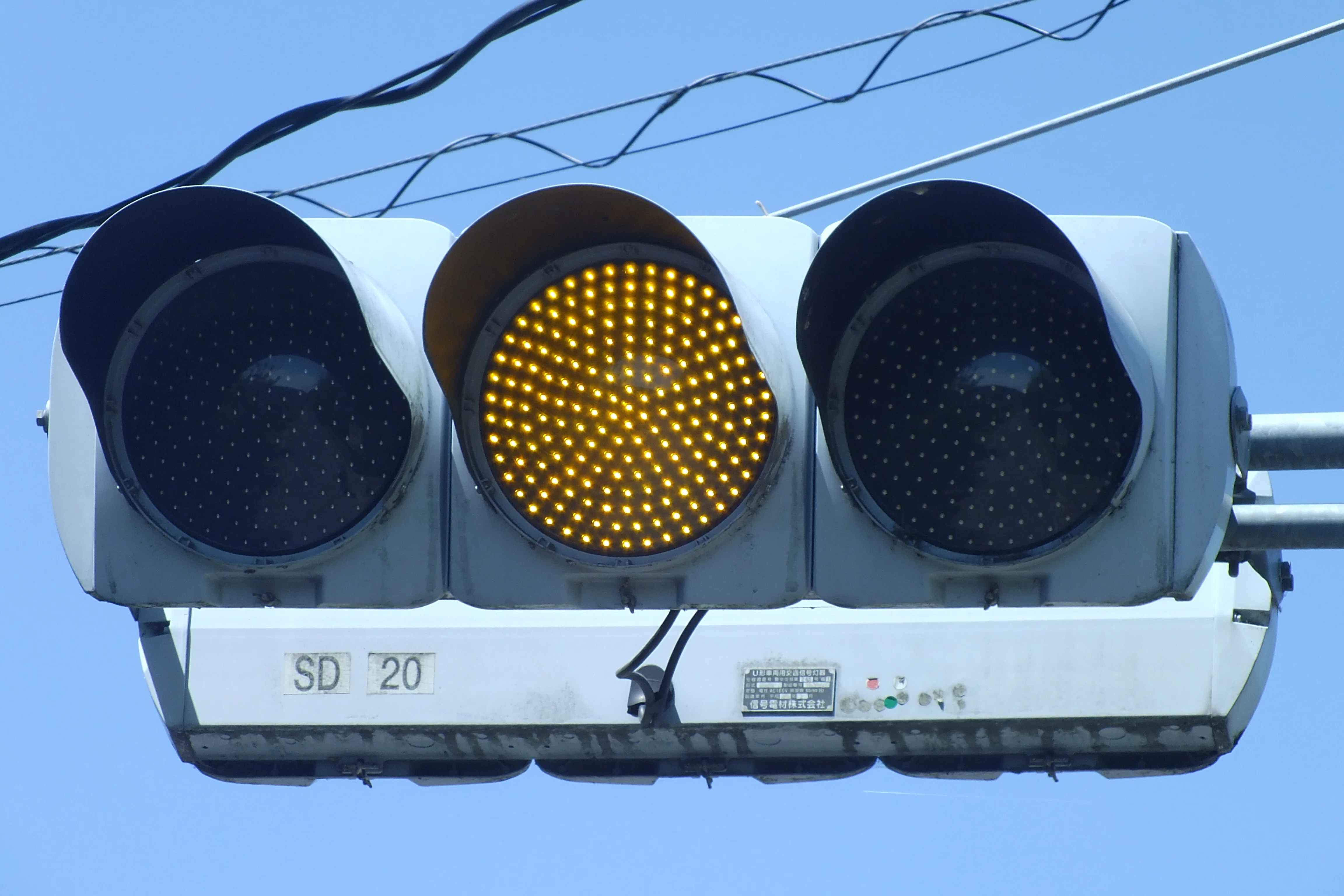 K21-396】熊谷市野原にある信号電材薄型素子型ユニット通常フードと