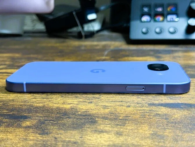 カメラ出っ張りがない美しいスマホ「Google Pixel 10a」を購入してみた