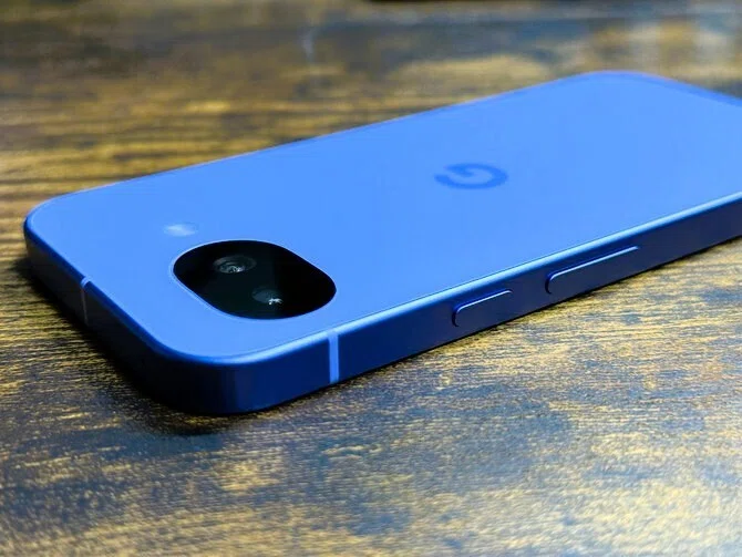 カメラ出っ張りがない美しいスマホ「Google Pixel 10a」を購入してみた
