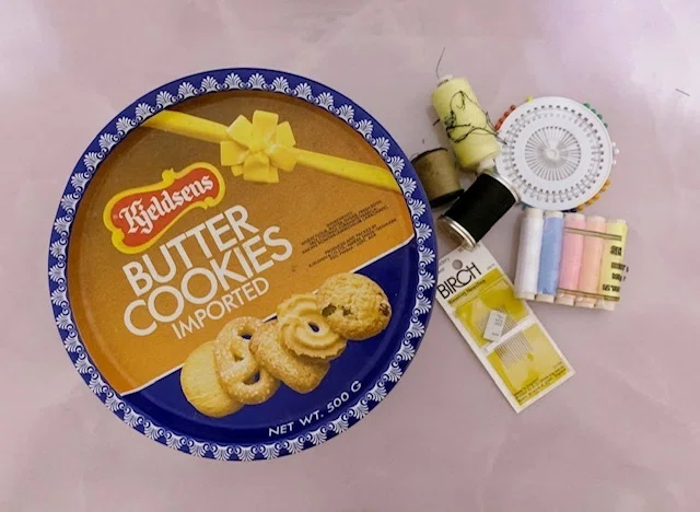 Universal? Cookie Tins Living a Second Life as Sewing Kits｜ふくちゃん