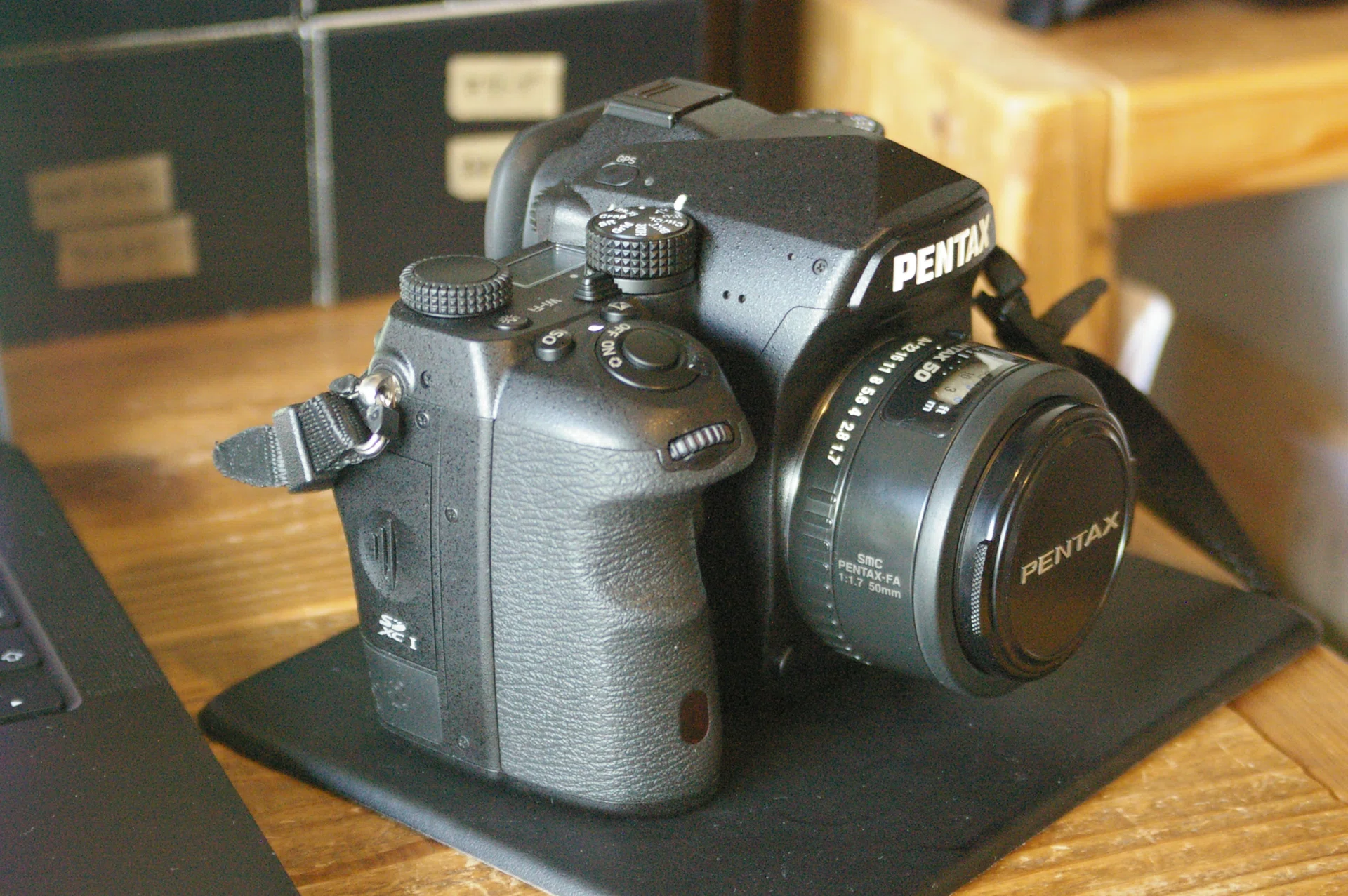 smc PENTAX-FA 50mm F1.7 を装着｜ネダチ