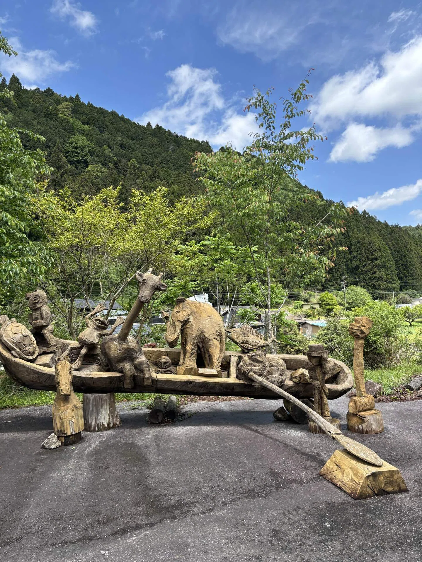愛知県・東栄町｜チェーンソーアート発祥の地で滝と彫像を見て回る