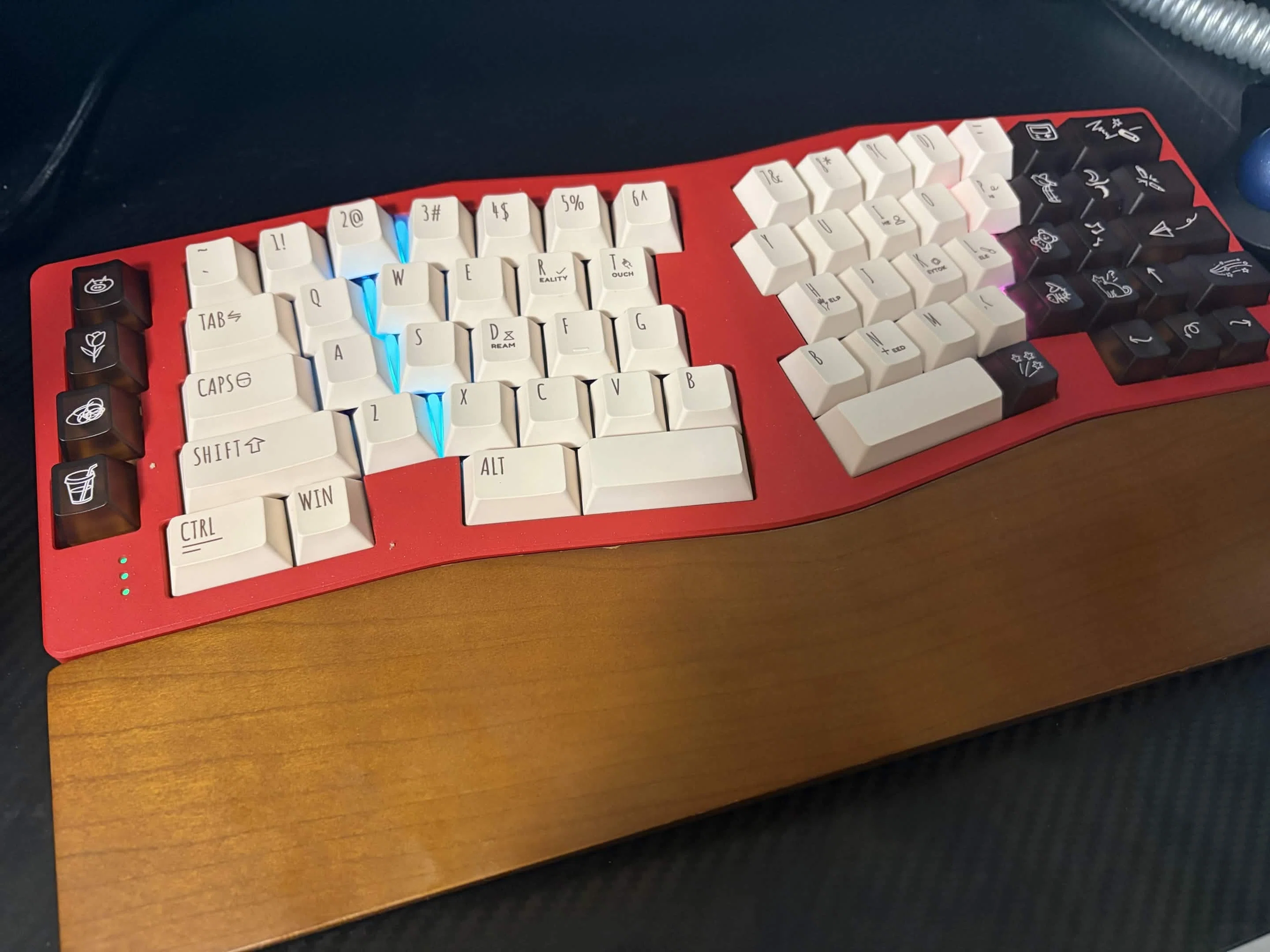 Qwertykeys Neo Ergo ホワイト 新品 リストレスト付き Qwertykeys Neo Ergo ホワイト 新品 リストレスト付き