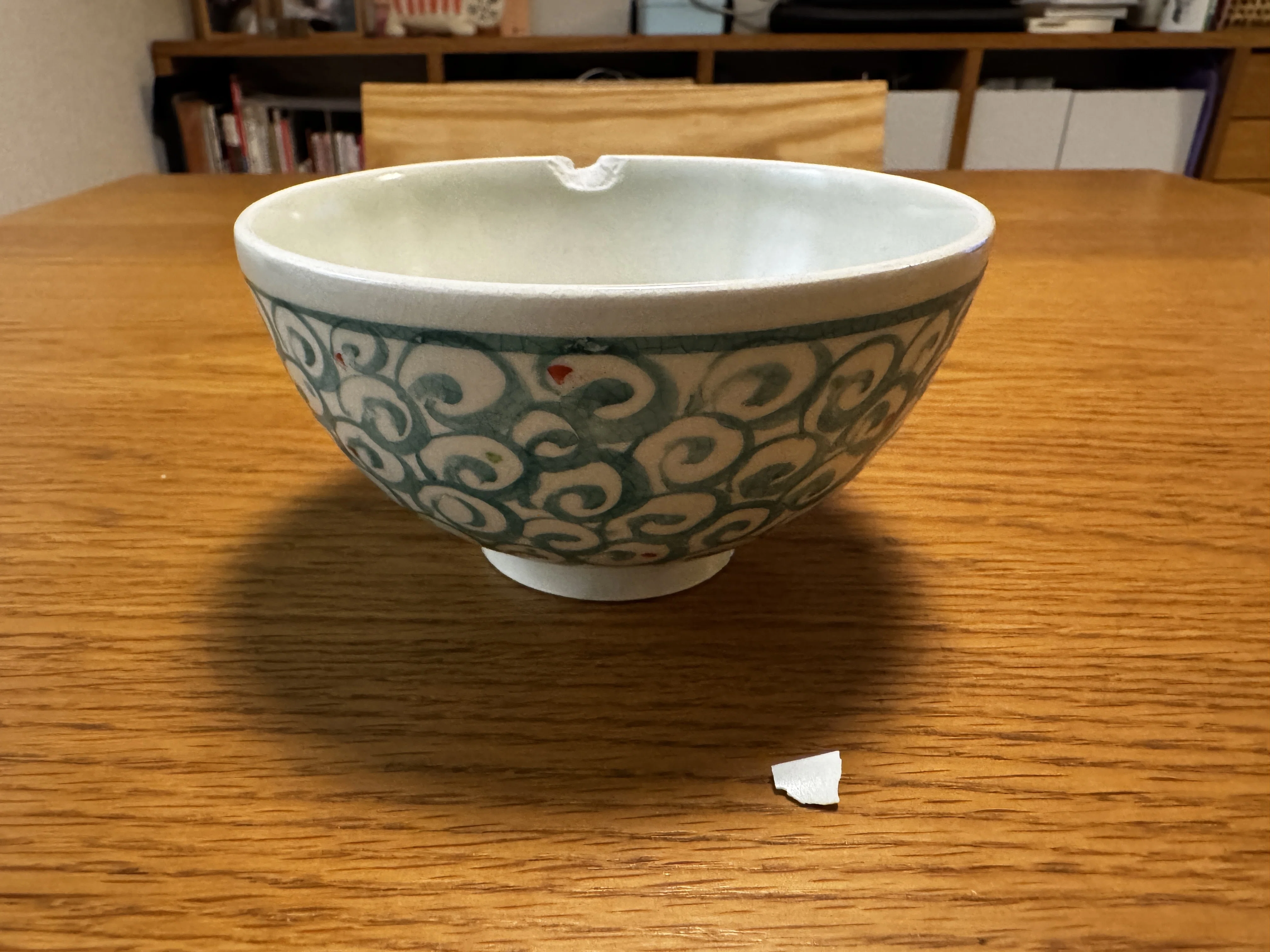 欠けた茶碗を諦めきれず、金継ぎセットを買ってみた。｜むくみ