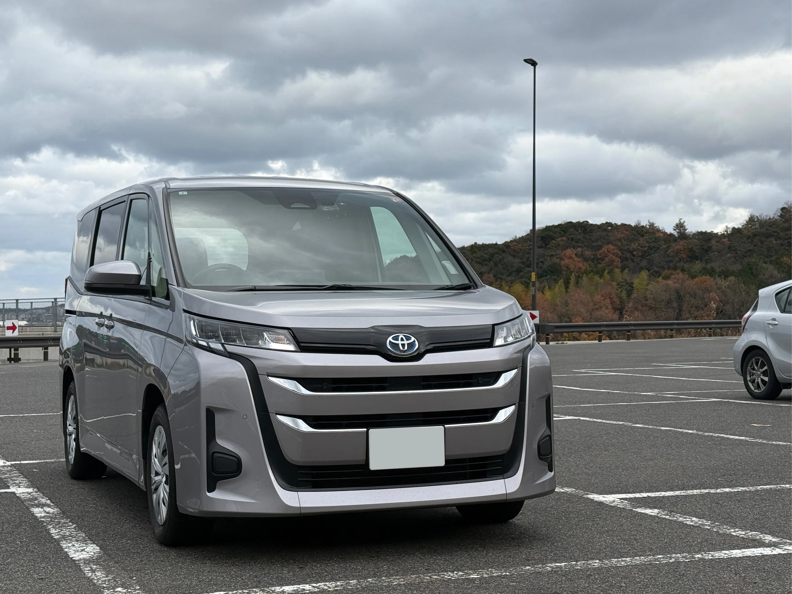 トヨタ ノア(R90型 ハイブリッド)長距離レビュー｜（ひ）