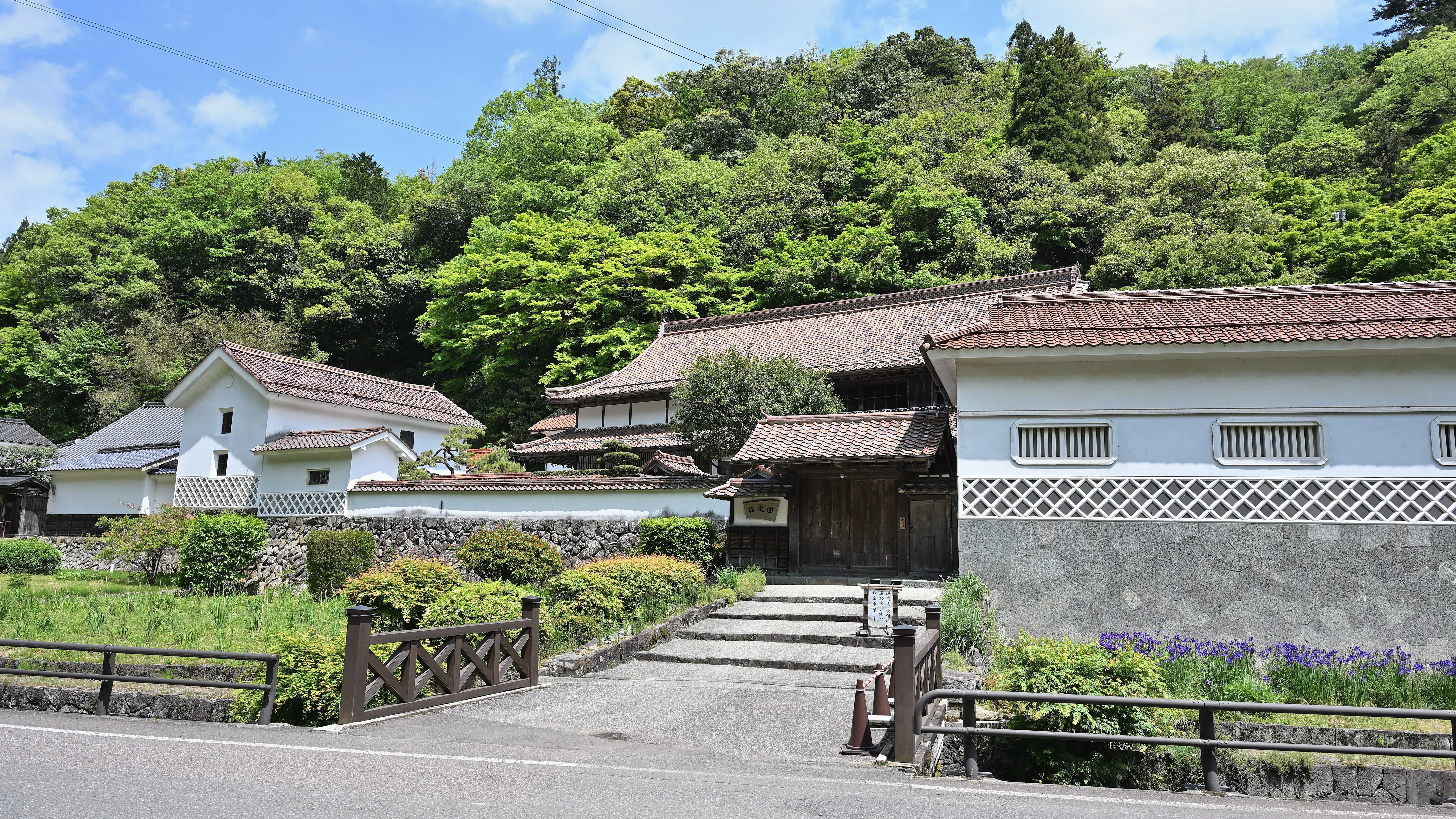 和水町まで取りに来られる方 希望とさせていただきます。現状渡しですが…修理したばかりです。 津和野城跡｜新緑が彩る石垣群と赤瓦の町並みの眺望｜2026GW 石見横断