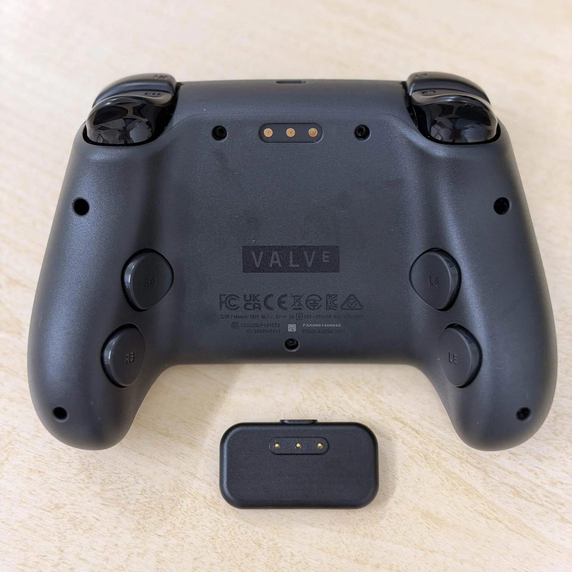 全世界的に販売初日で売り切れになったSteam Controller 2を手に入れた