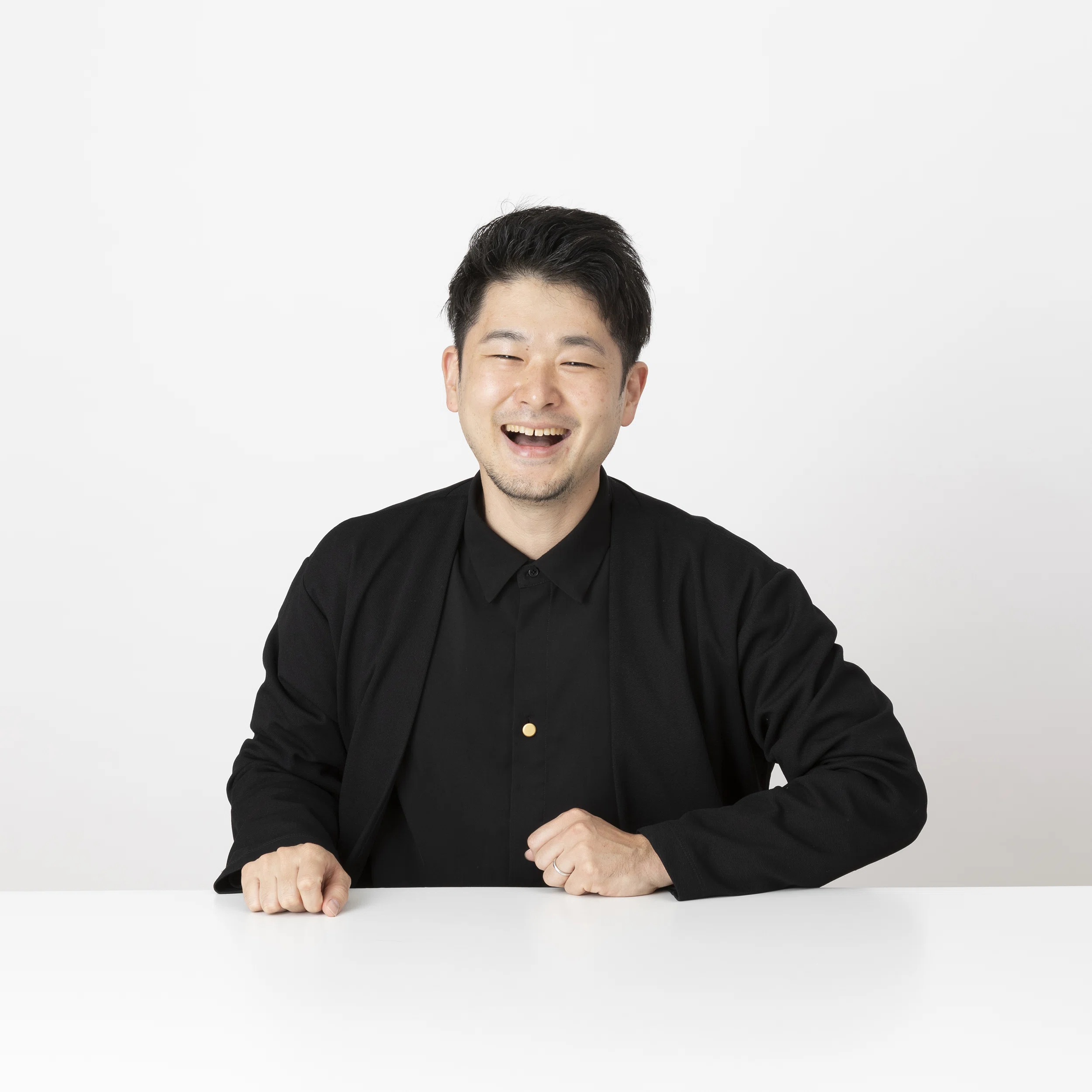 橋本　 元官僚が、AIと壁打ちする深夜と、靴を履いて現場に立ち戻る朝｜橋本