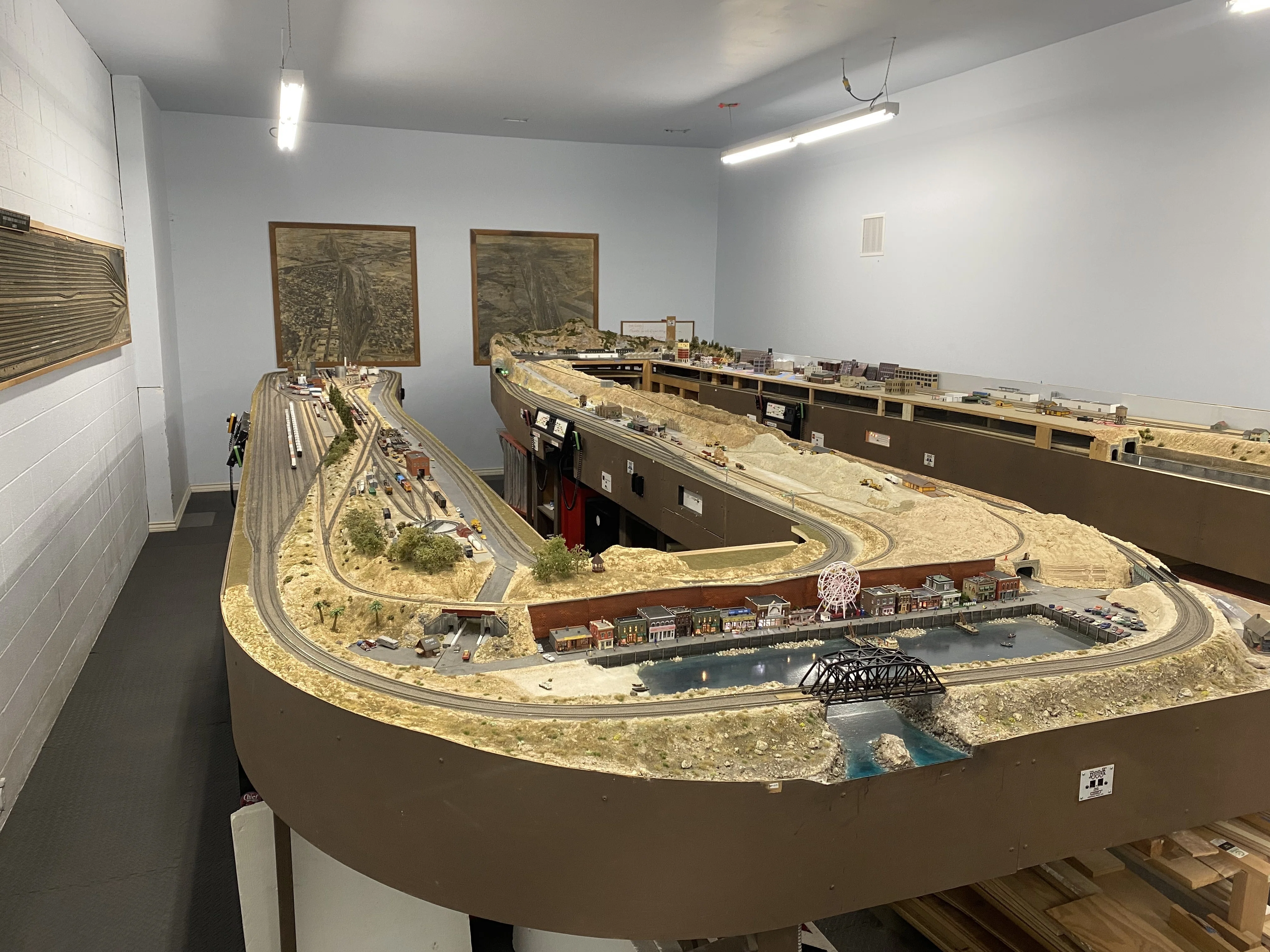 ロサンゼルスの屋外型鉄道博物館｜豊洲機関区