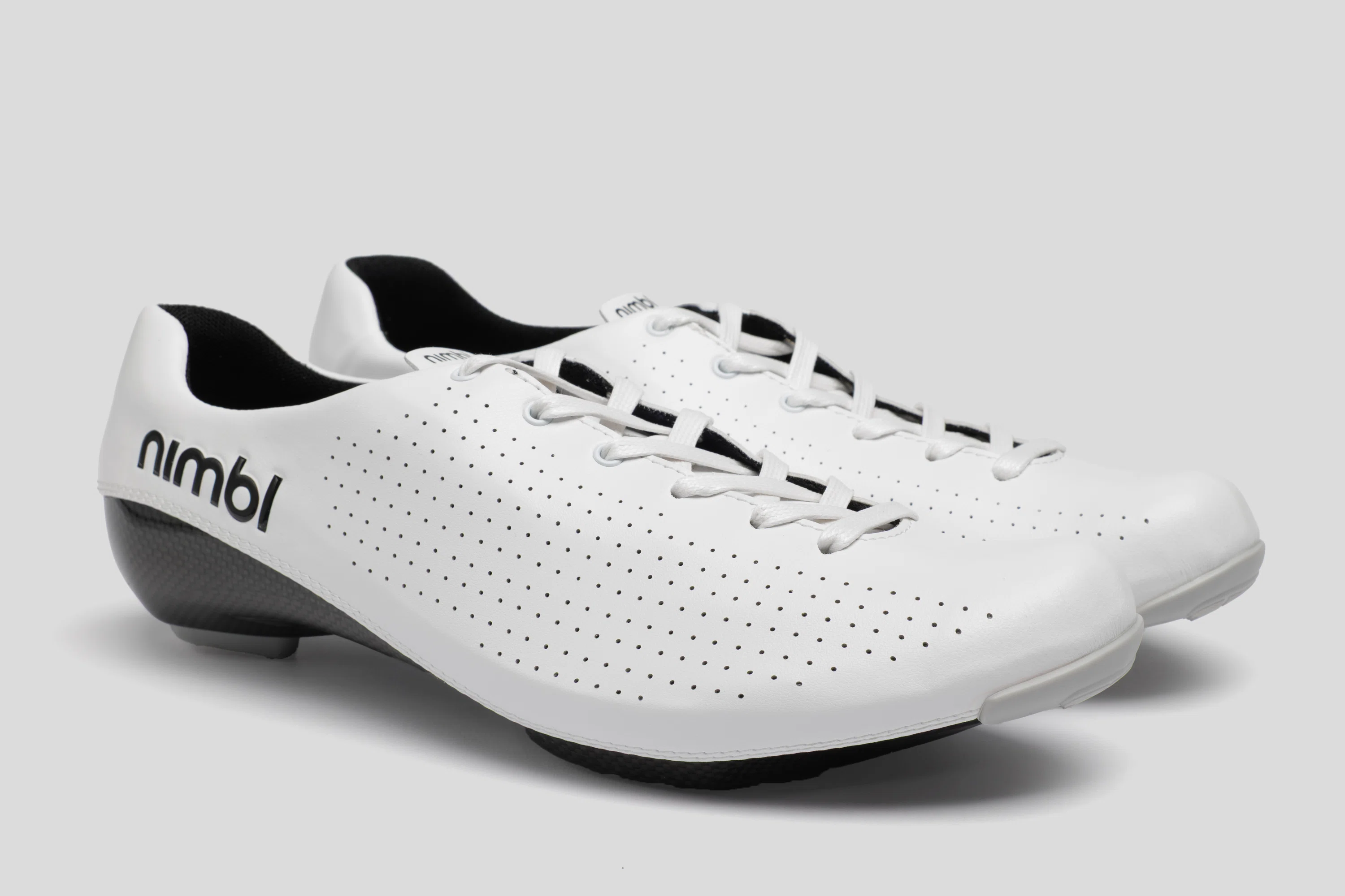 nimbl クリンチングシューズ ホワイト プレミアムシューズブランド「Nimbl」を詳しく掘り下げる。｜TRISPORTS