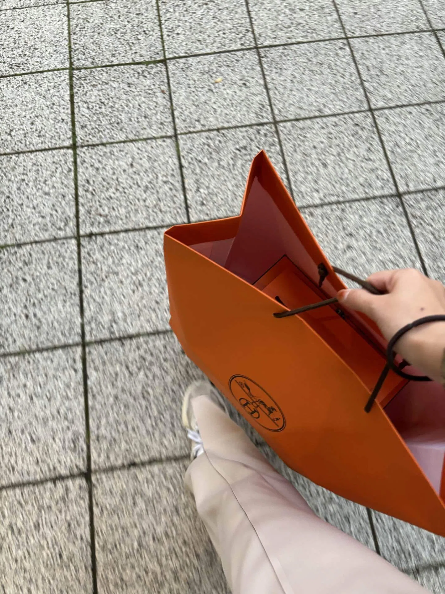課金ゼロ・購入履歴なし。仕事終わりに神戸大丸へ寄ったら、ピコタンが 