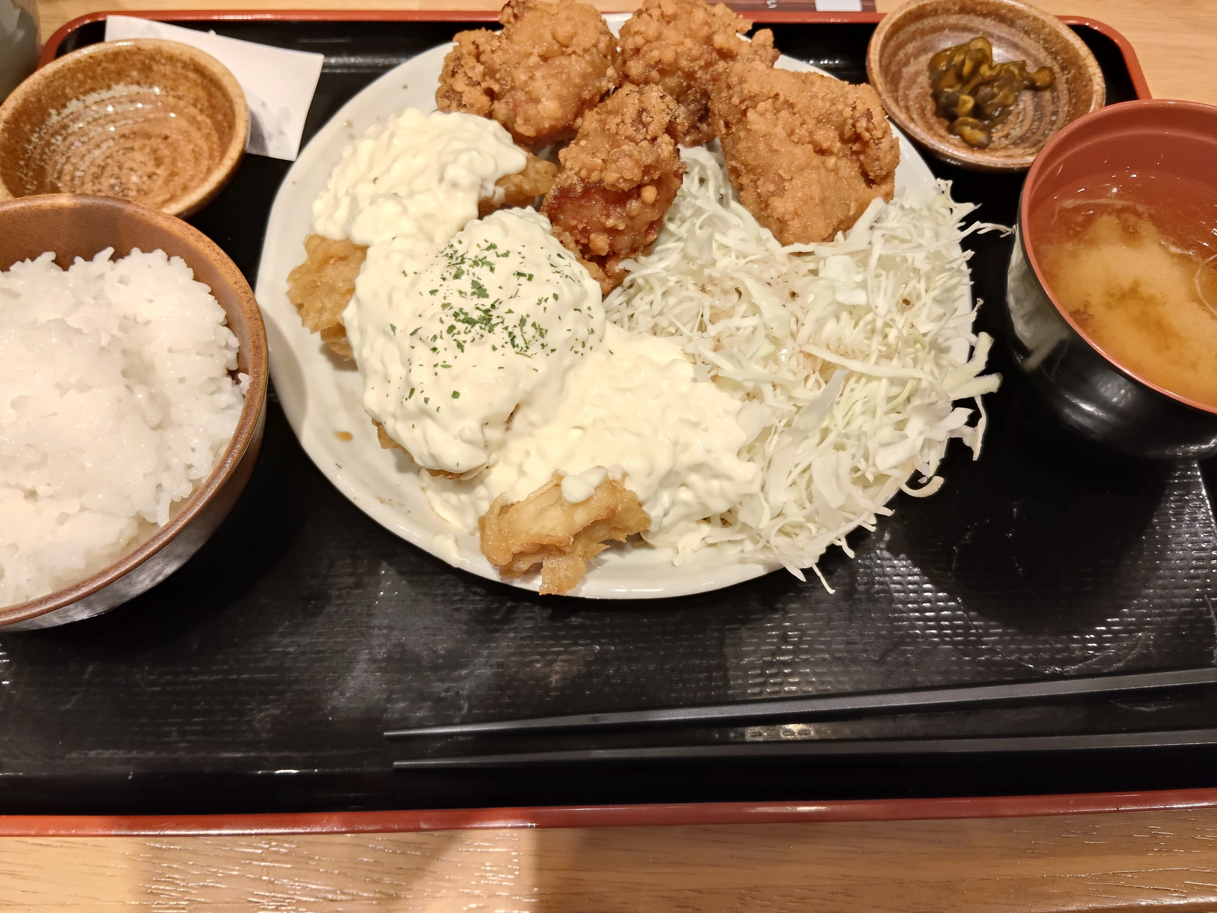 ユナイテッド＆コレクティブ(3557)の株主優待で超ボリュームランチ
