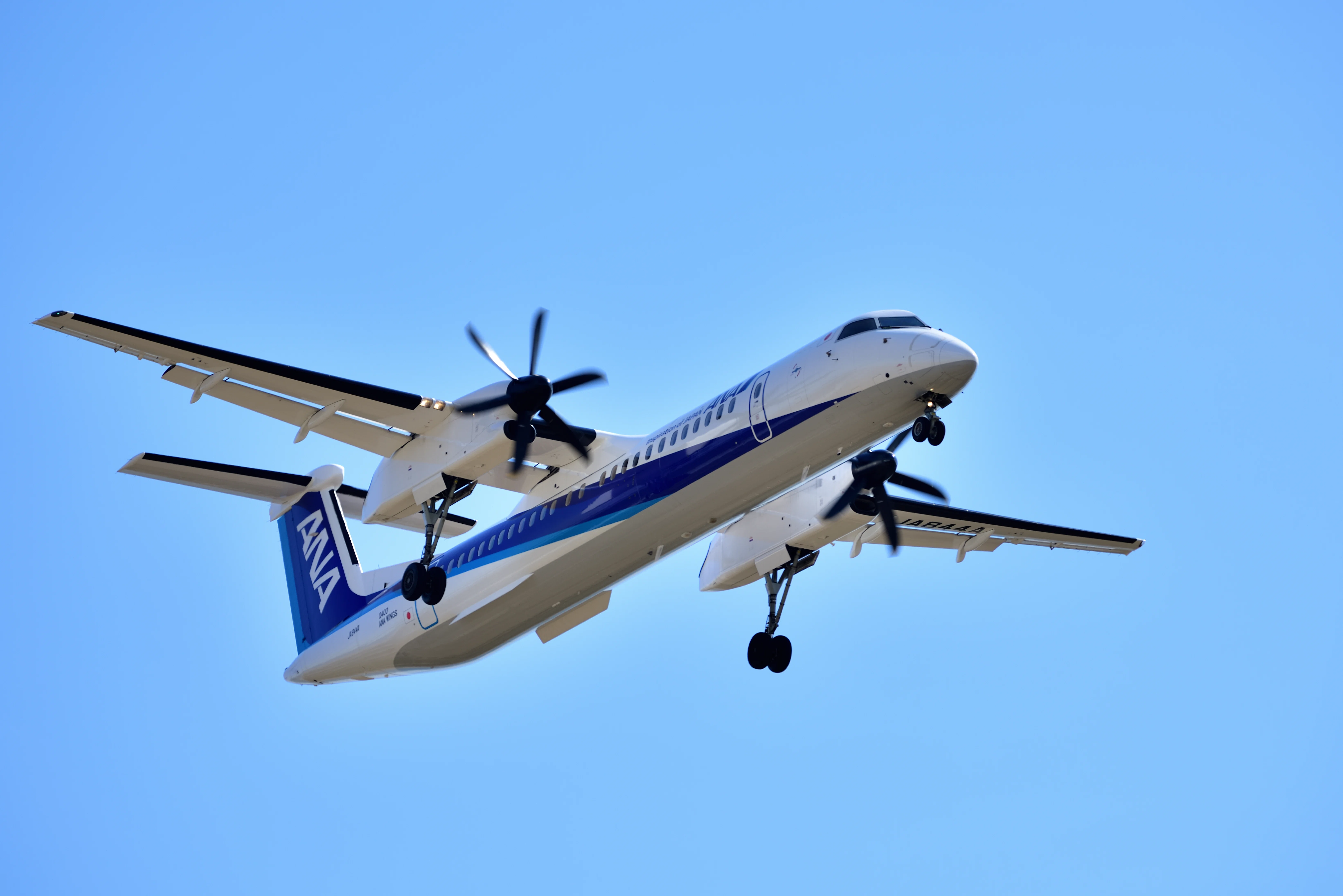 De Havilland Canada DHC-8-402Q Dash 8｜光と風のアルバム