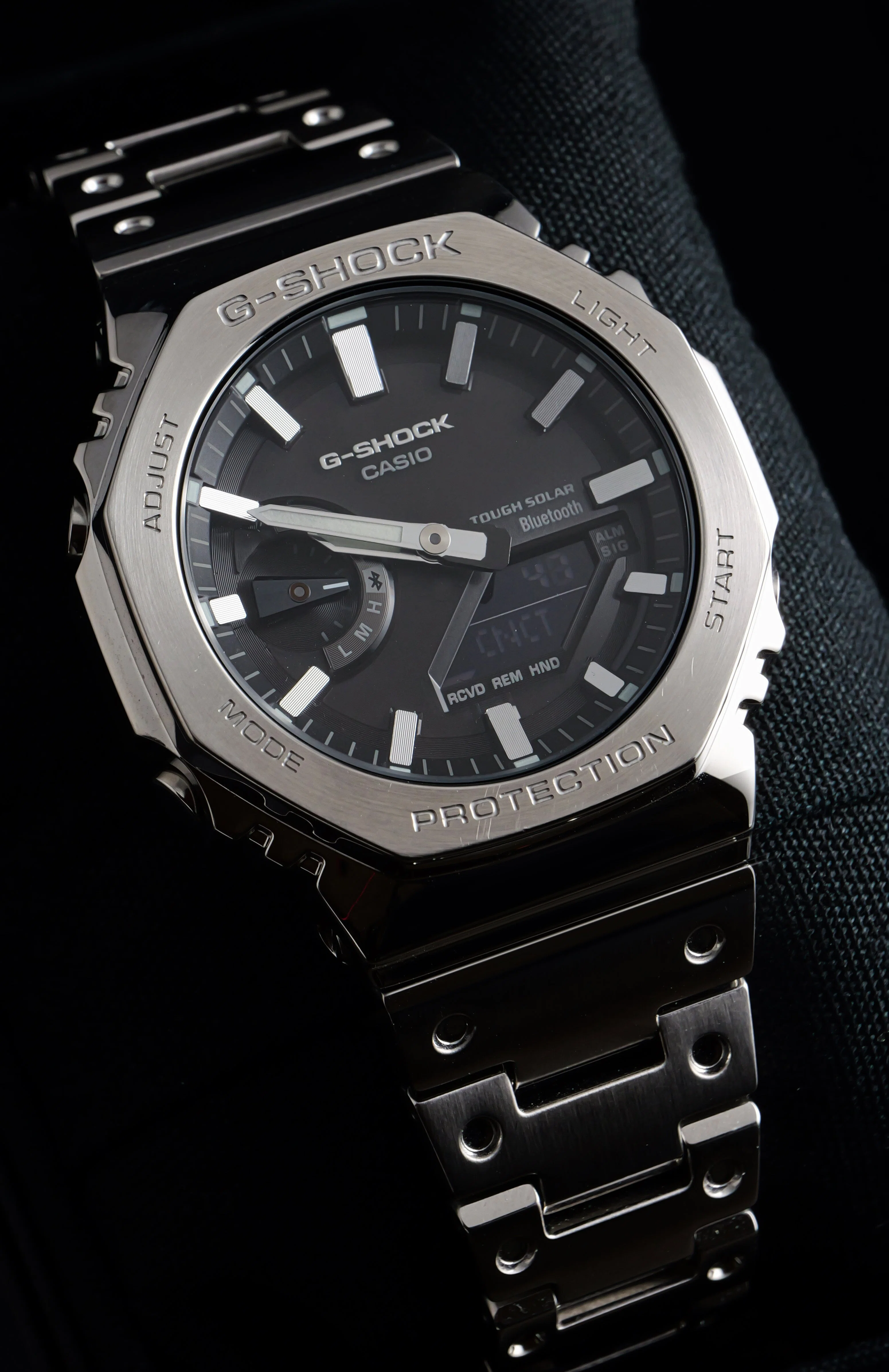 シンプルで美しい八角形フォルム ― G-SHOCK GM-B2100SD-1AJF｜Hideo