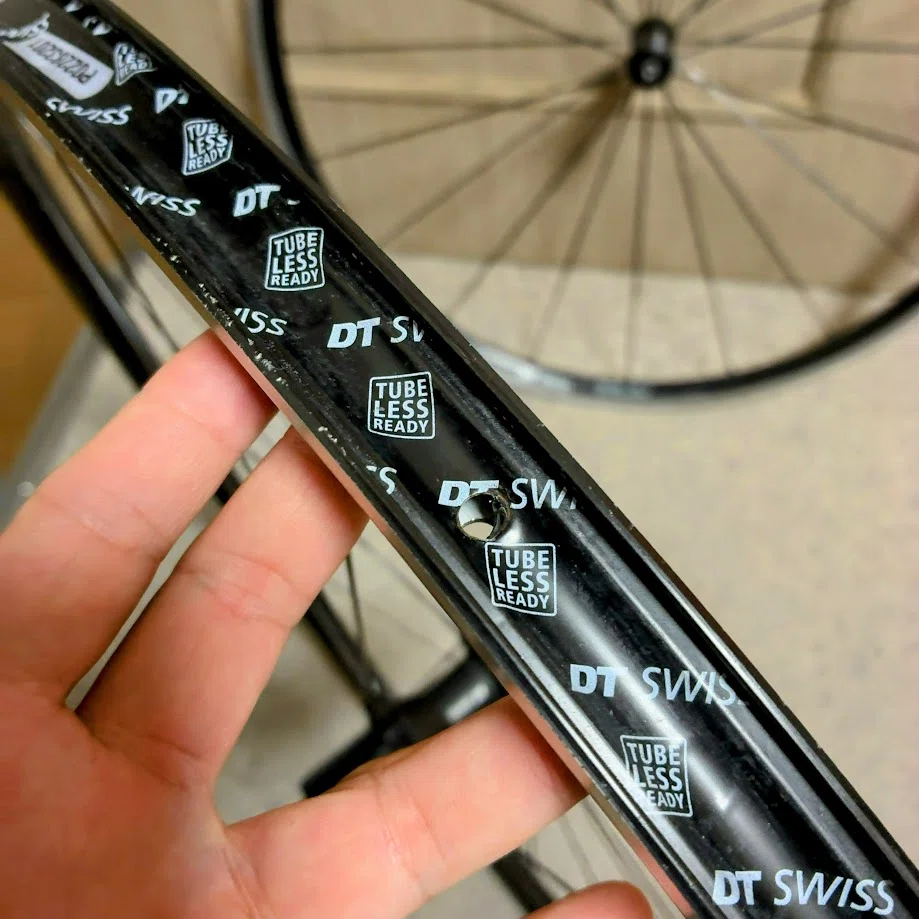 リムブレーキホイールDT SWISS P1800 SPLINE®をチューブレス化する①