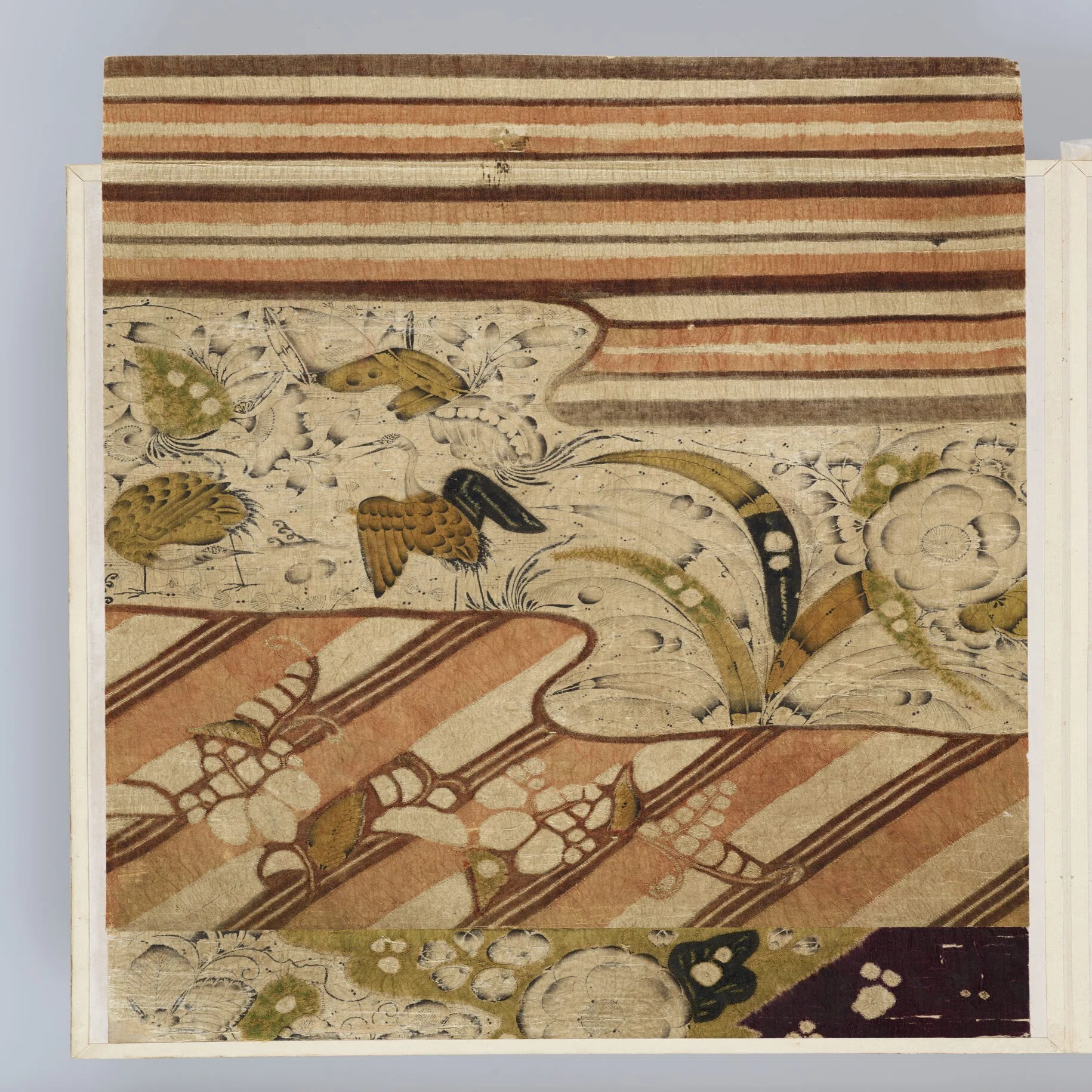 辻が花染花鳥海賦文裂地（「古代裂帖」のうち）【藤田美術館100選-12