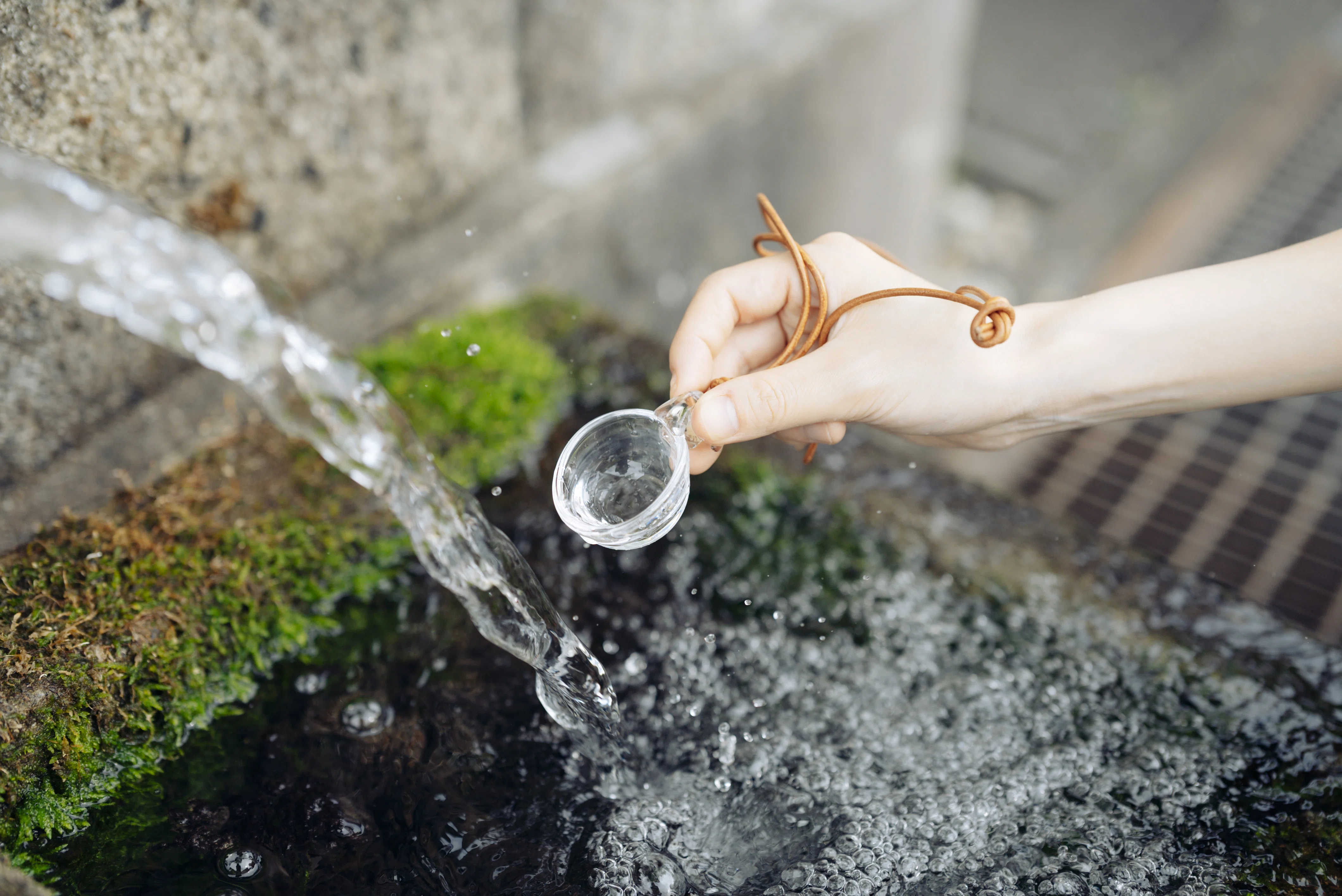ガラス細工　のみすけ 湧水めぐりを楽しむ道具「みずさじ」のご紹介｜みずみずしい日常