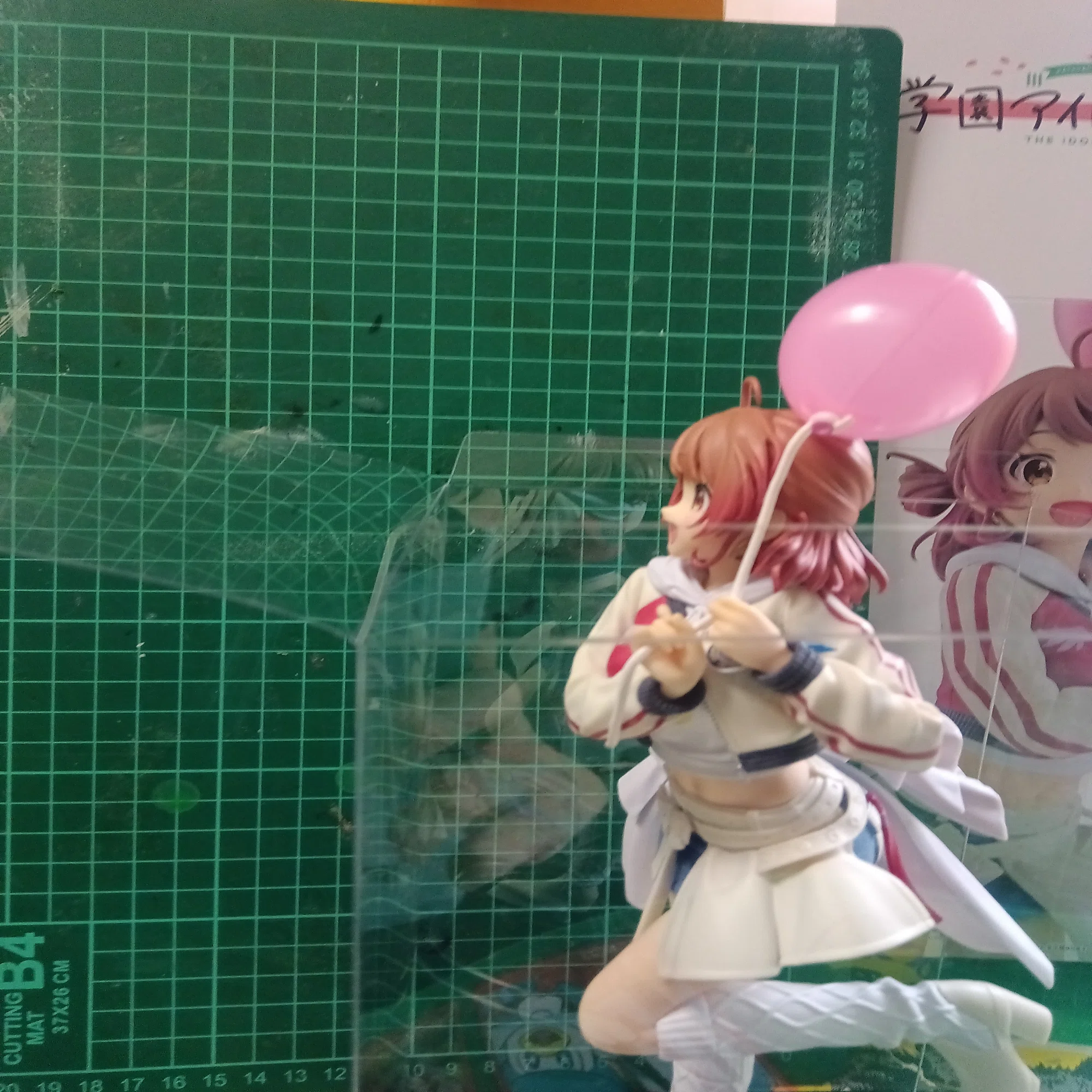 人生初美少女フィギュア＋100均ディスプレイケースの高さが足りなかっ 