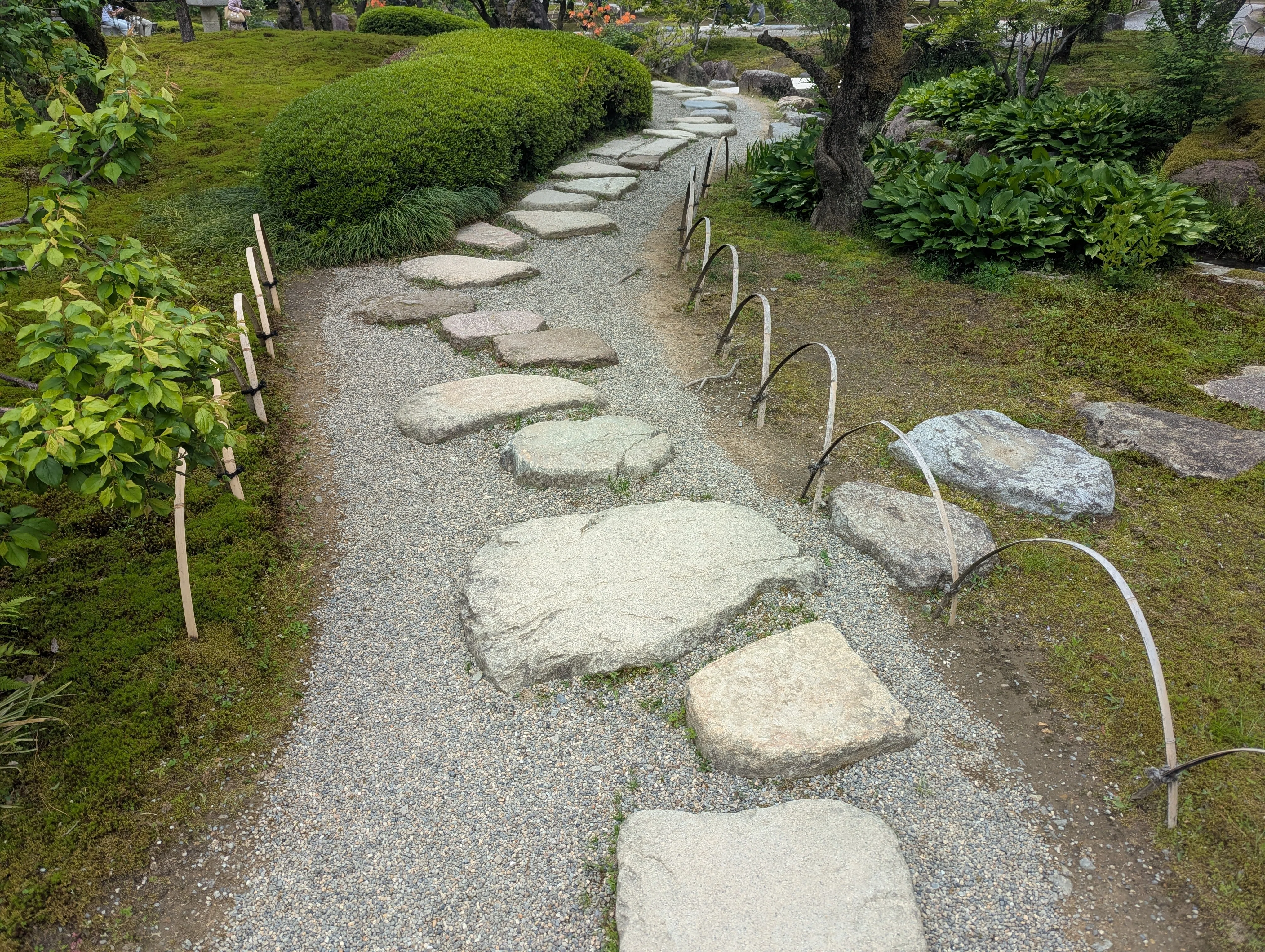 和風庭園飛び石 庭 踏み石 坪庭 青石 景石 庭石 庭の飛び石の置き方っ